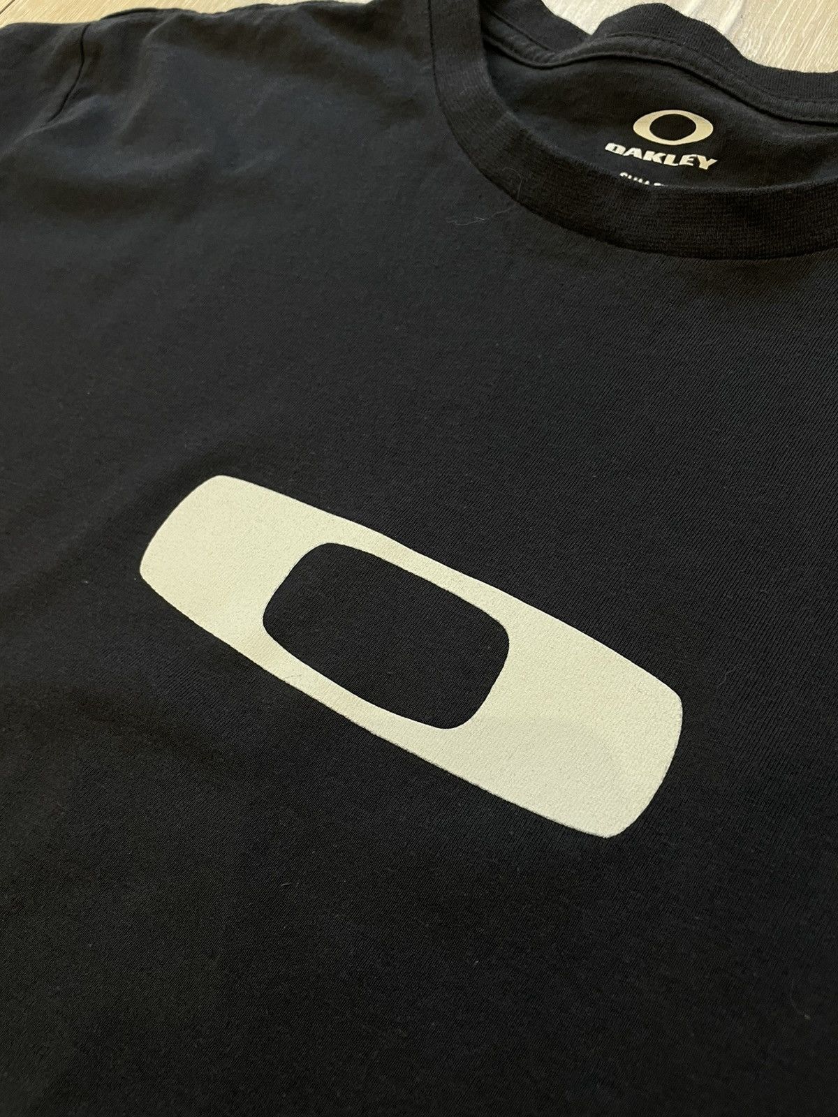 Oakley × Vintage Vintage Oakley Center Logo Boxy T-shirt Y2K XL Size US XL / EU 56 / 4 - 3 Thumbnail