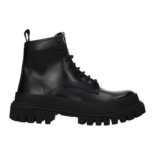 ob1o1e0324 Ankle Boots in Black