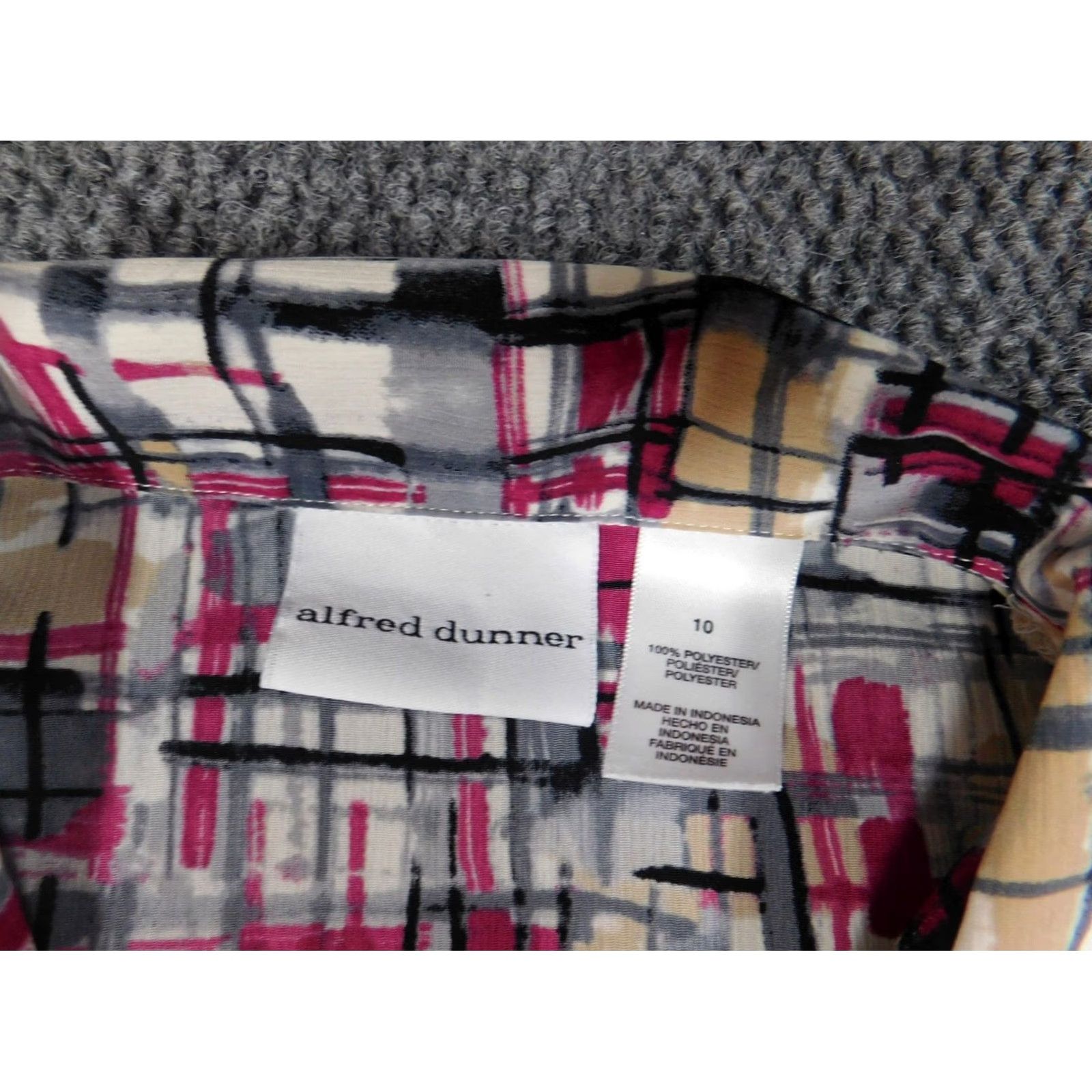 Vintage Alfred Dunner Button-Up Shirt Womens Red Plaid Long Sleeve Collared 10 Regular Down Polyester Stretch Size L / US 10 / IT 46 - 6 Thumbnail