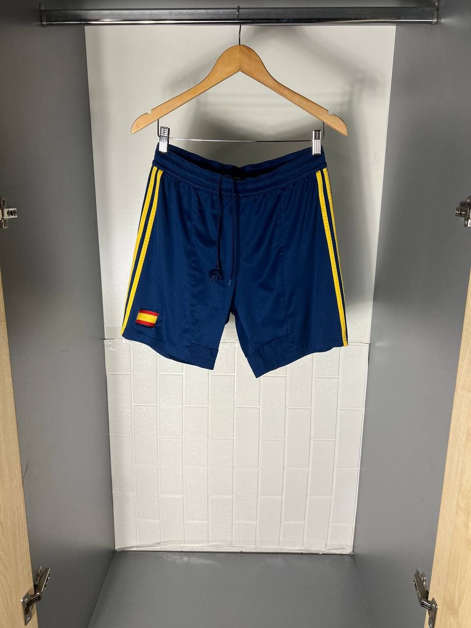 Adidas VINTAGE ADIDAS SPAIN SOCCER JERSEY SHORTS RETRO Y2K 90s Size US M / EU 48-50 / 2 - 1 Thumbnail