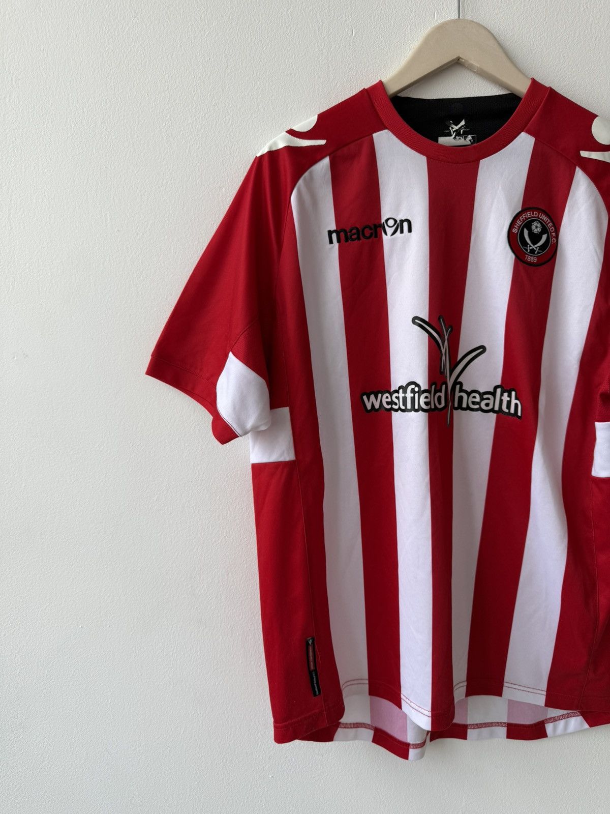 Macron × Vintage Macron Sheffield United 2011/2012 Home Jersey Size US M / EU 48-50 / 2 - 5 Thumbnail