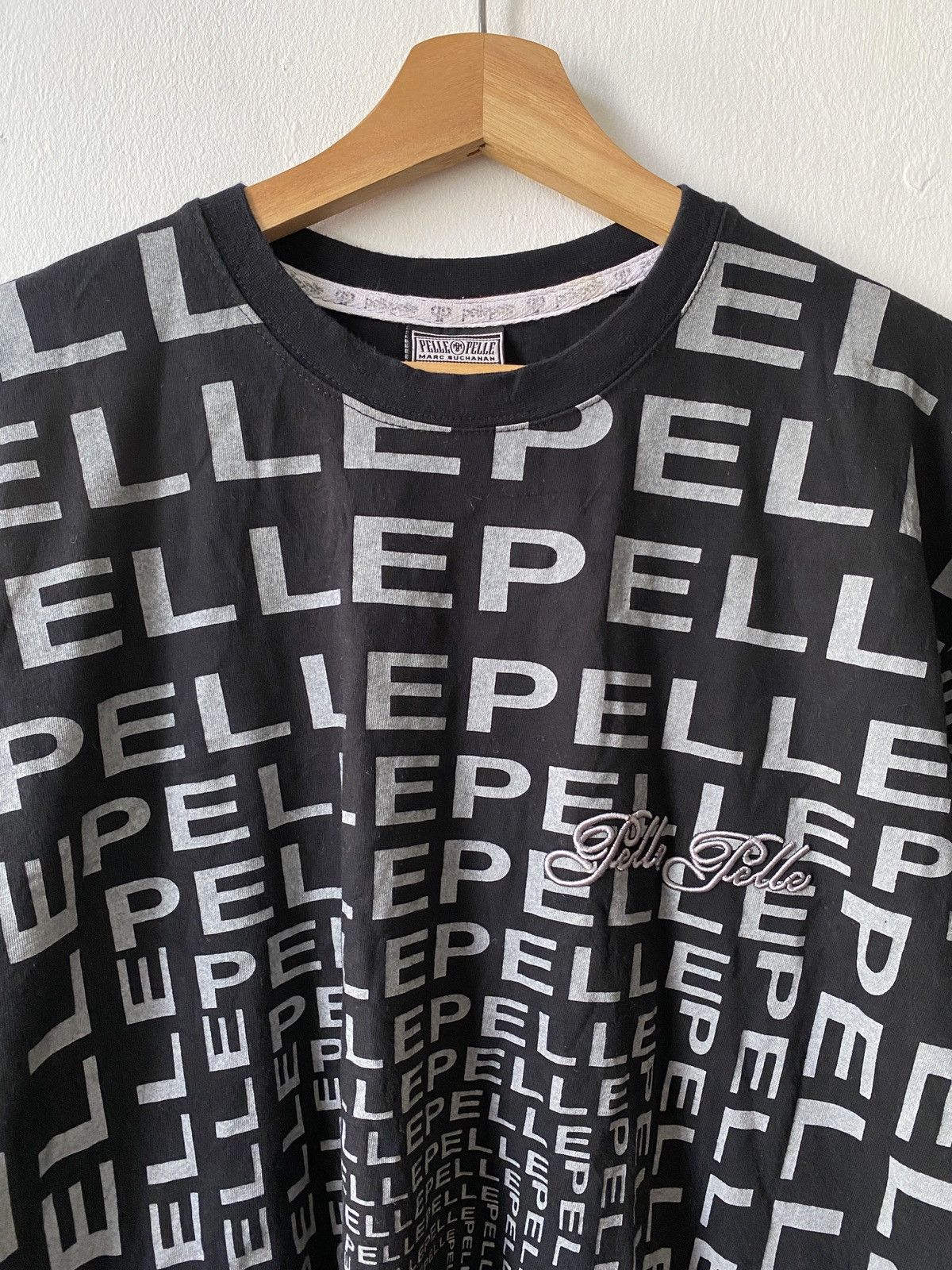 Marc Buchanan Vintage 90s Pelle Pelle Marc Buchanan Script Overprint Tee Size US L / EU 52-54 / 3 - 3 Thumbnail