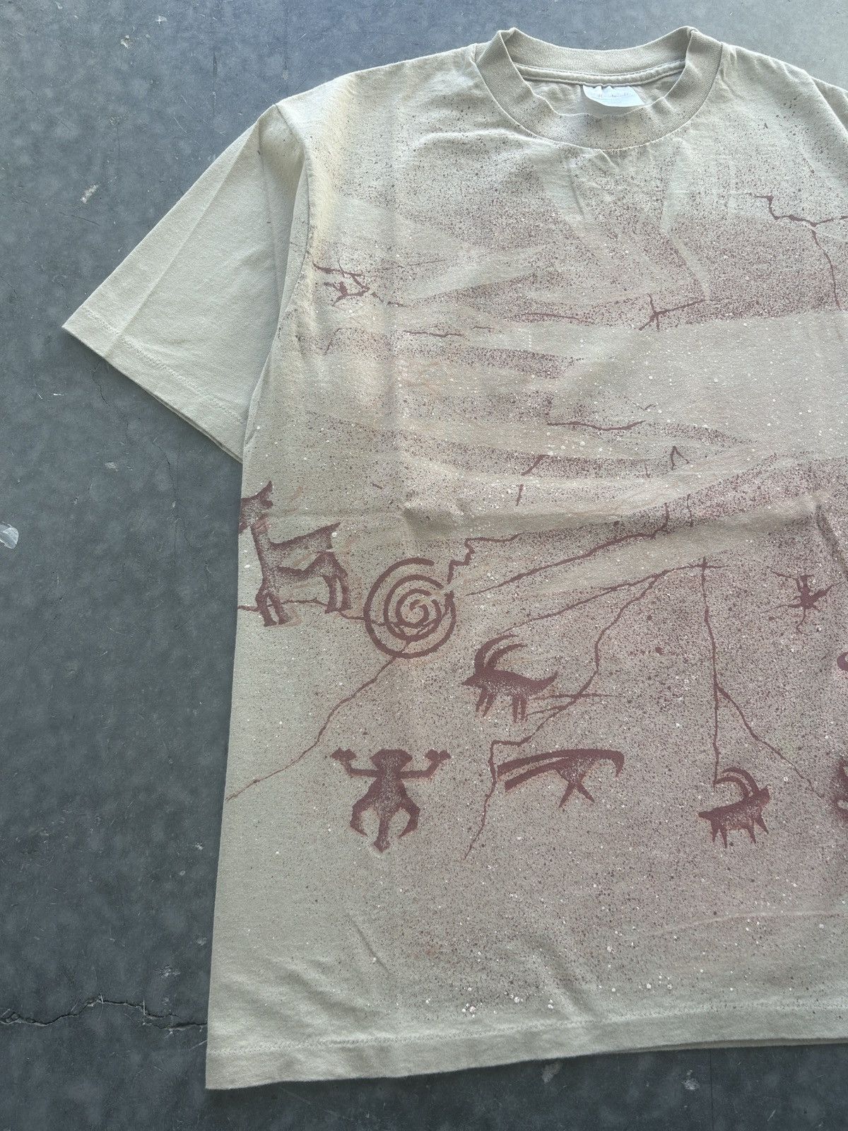 Vintage Vintage 90s Wolf Native Art AOP Graphic Tee Size US L / EU 52-54 / 3 - 2 Thumbnail