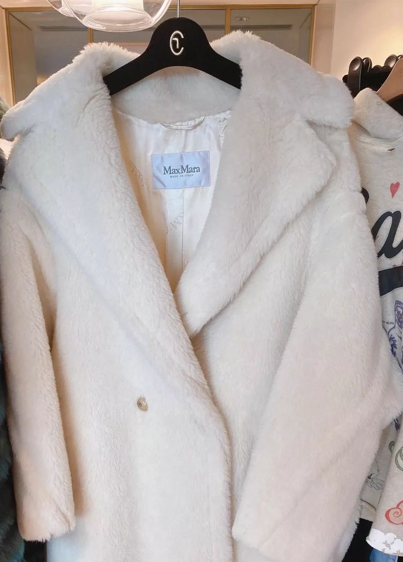 Max Mara Max Mara White Teddy Size M / US 6-8 / IT 42-44 - 1 Thumbnail