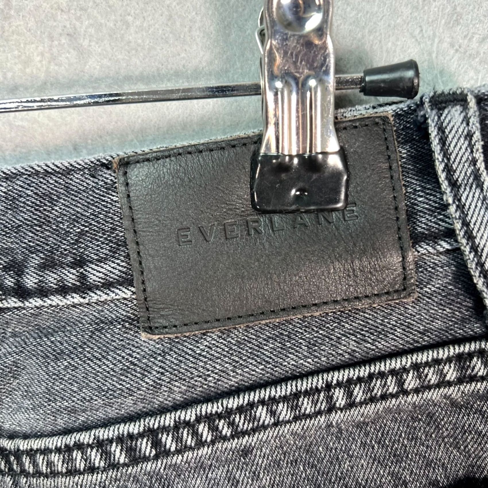 Everlane Everlane The 90s Cheeky Jean Organic Cotton Gray Womens Size 25 Regular Jeans 90s Womens Tapered Gray Organic Cotton Denim St Modern Size 42" / US 20 - 3 Thumbnail