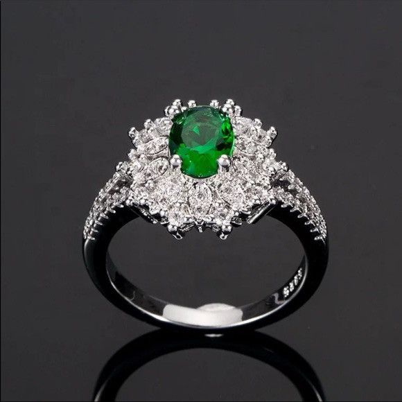 Other New Luxury 925 Silver Flower Emerald Diamond Ring Size ONE SIZE - 2 Thumbnail