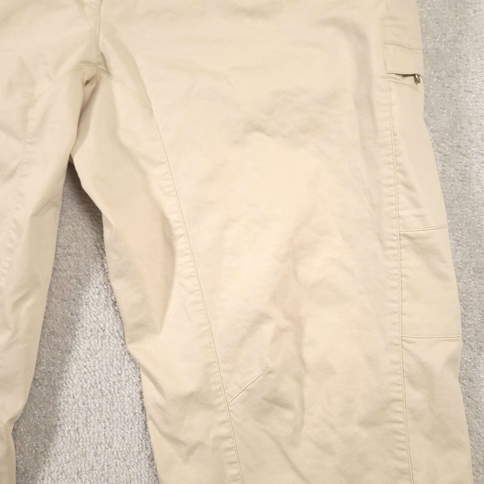 Adidas Adidas Capri Pants Womens 14 Khaki Beige Cargo Zip Pocket Embroidered Logo Sport Pants Capris 14 Beige Womens Size 36" / US 14 / IT 50 - 4 Thumbnail