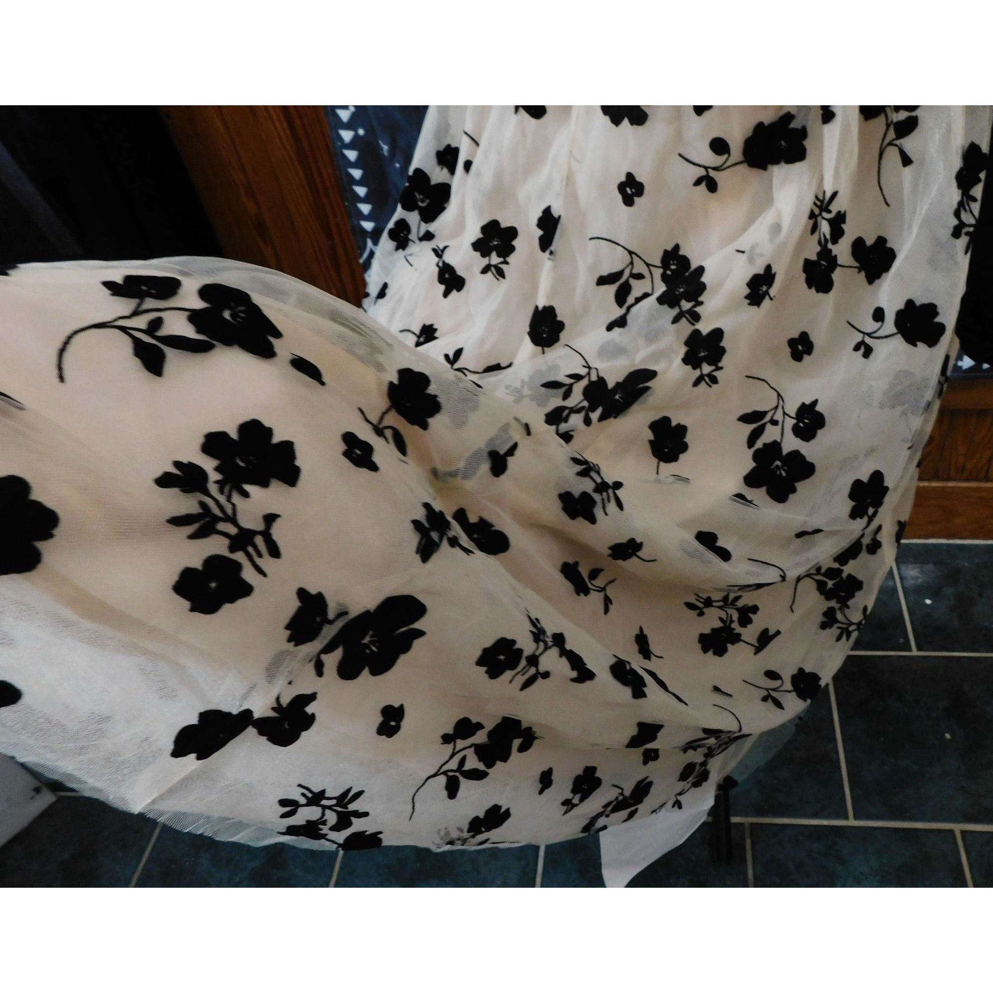 Other Chicwish Formal Floral Dress With Velvet Accents Size M / US 6-8 / IT 42-44 - 5 Thumbnail