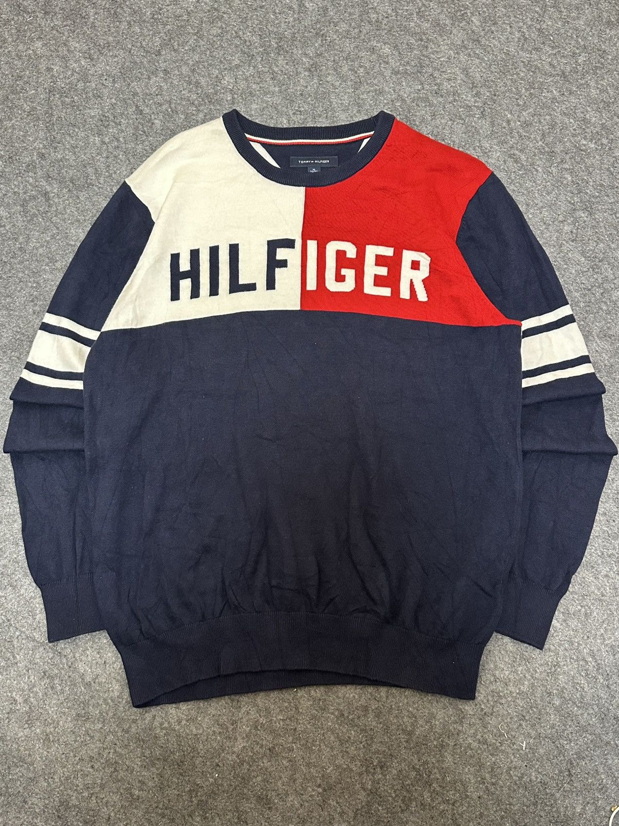 Tommy Hilfiger Tommy Hilfiger men's color block crew neck sweater. Size US XL / EU 56 / 4 - 1 Thumbnail
