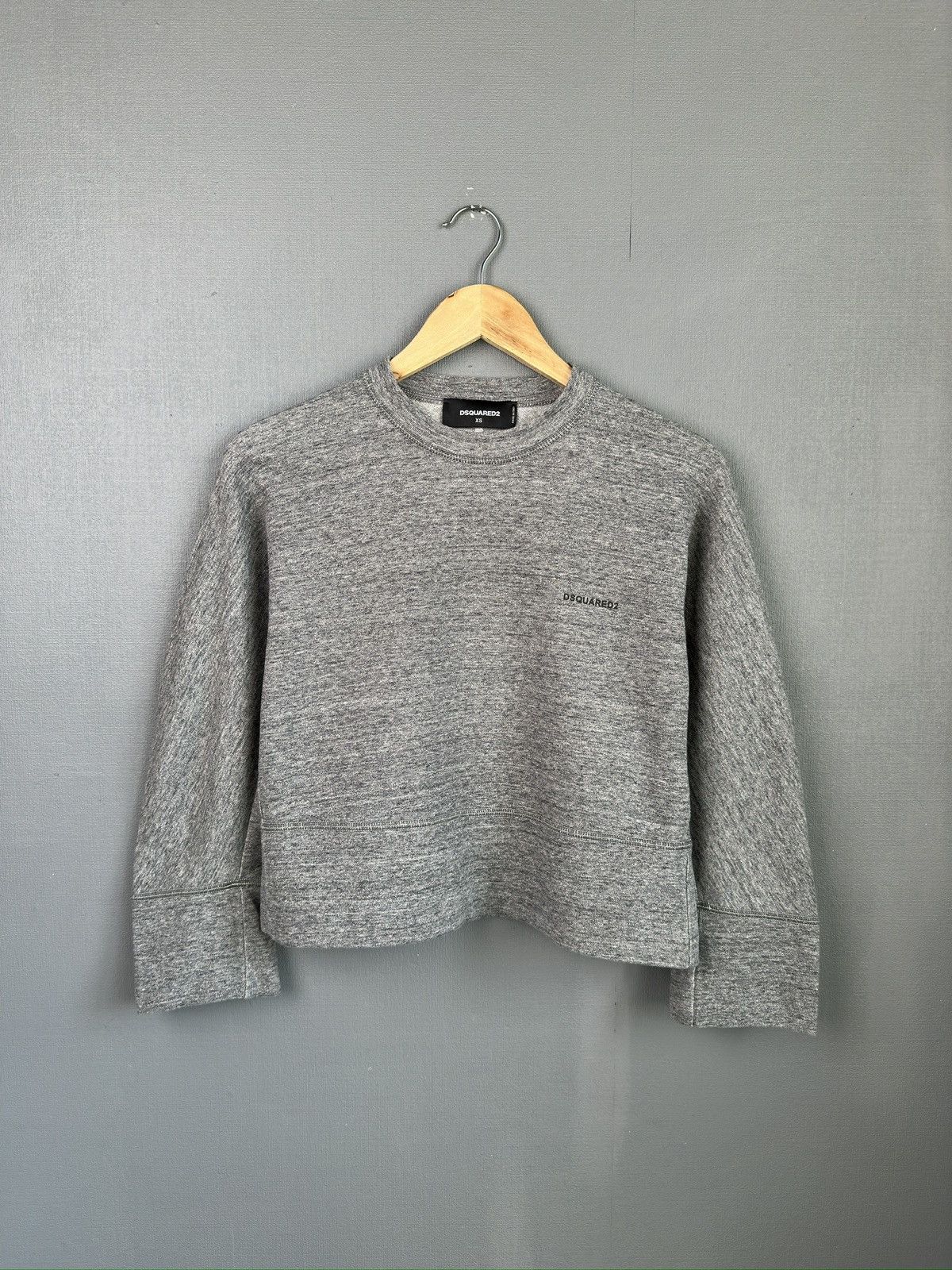 Dsquared2 DSQUARED2 Cropped Boxy Fit Grey Sweatshirt Small Logo Size XS / US 0-2 / IT 36-38 - 1 Thumbnail