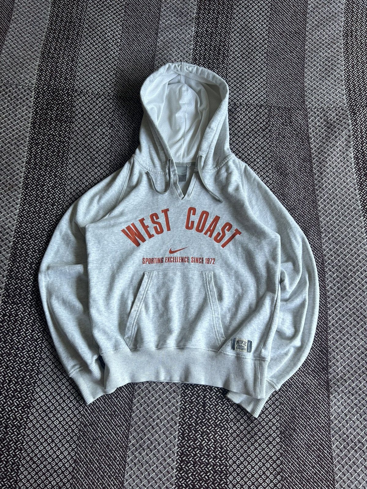 Nike Vintage Nike Women Hoodie 90s West Coast Streetwear Size S Size S / US 4 / IT 40 - 1 Thumbnail