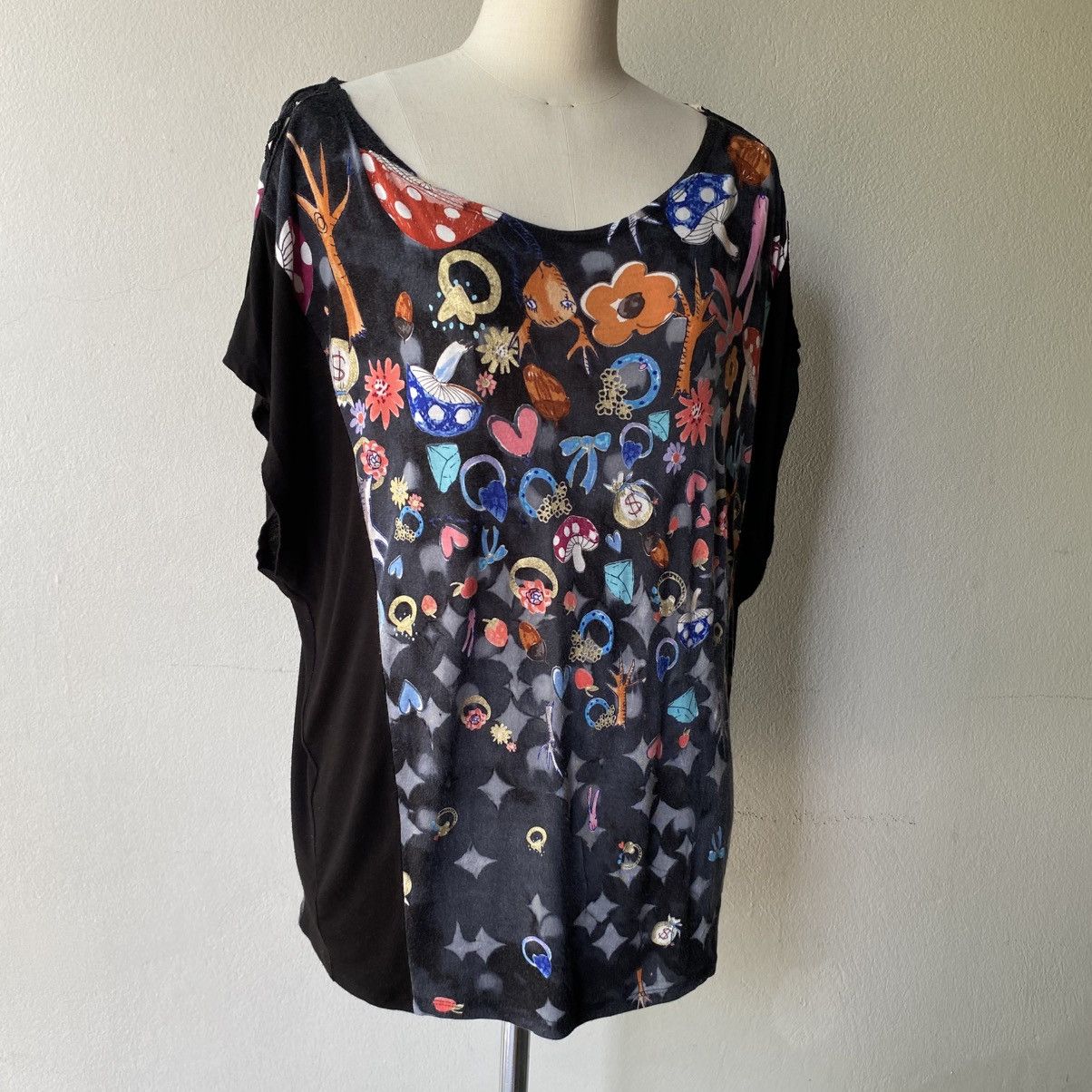 Tsumori Chisato TSUMORI CHISATO Black Top with Colorful Fantasy Print Size XS / US 0-2 / IT 36-38 - 4 Thumbnail