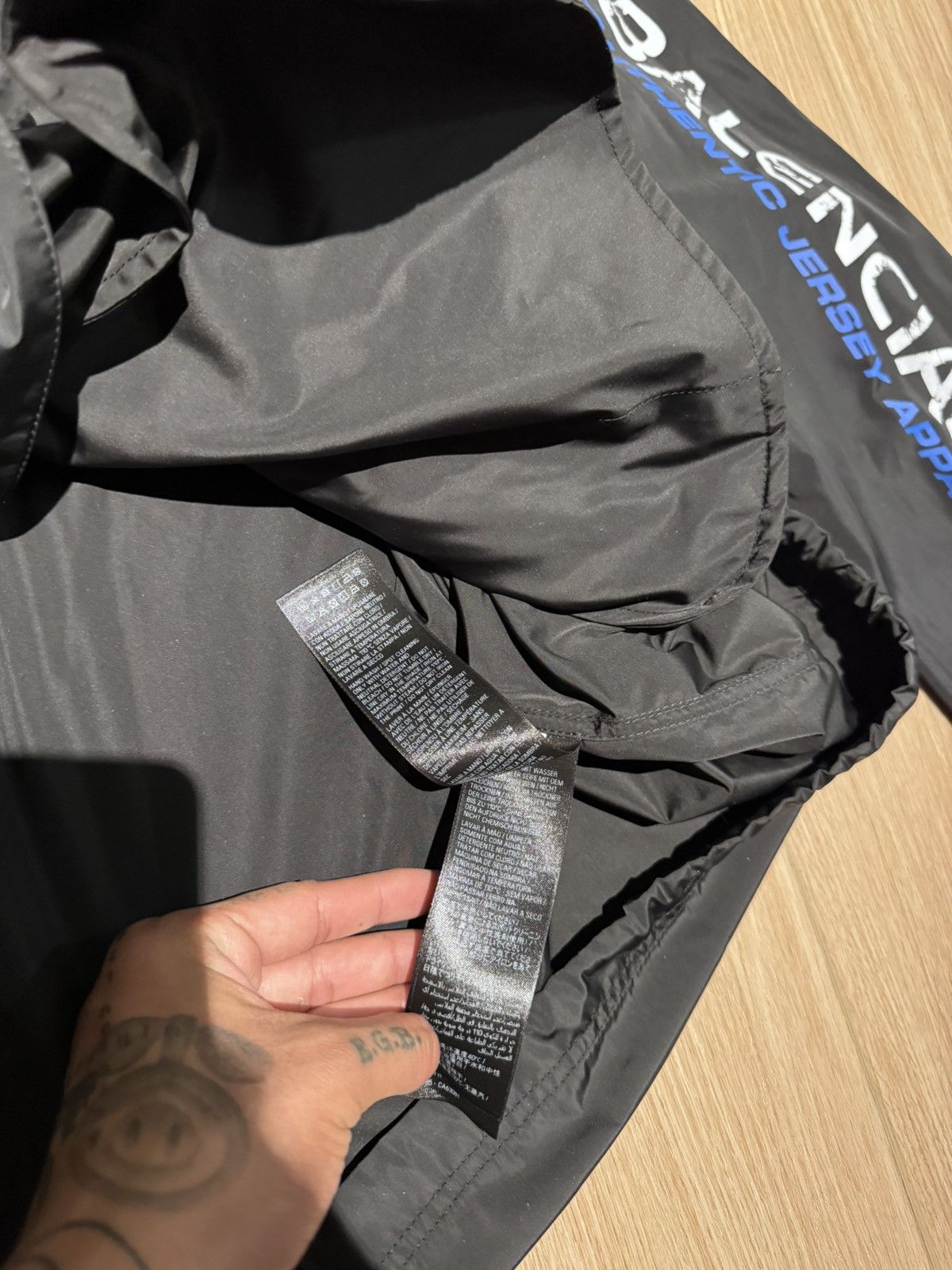 Balenciaga Balenciaga Windbreaker Jacket Jersey Apparel Black L Size US L / EU 52-54 / 3 - 7 Thumbnail