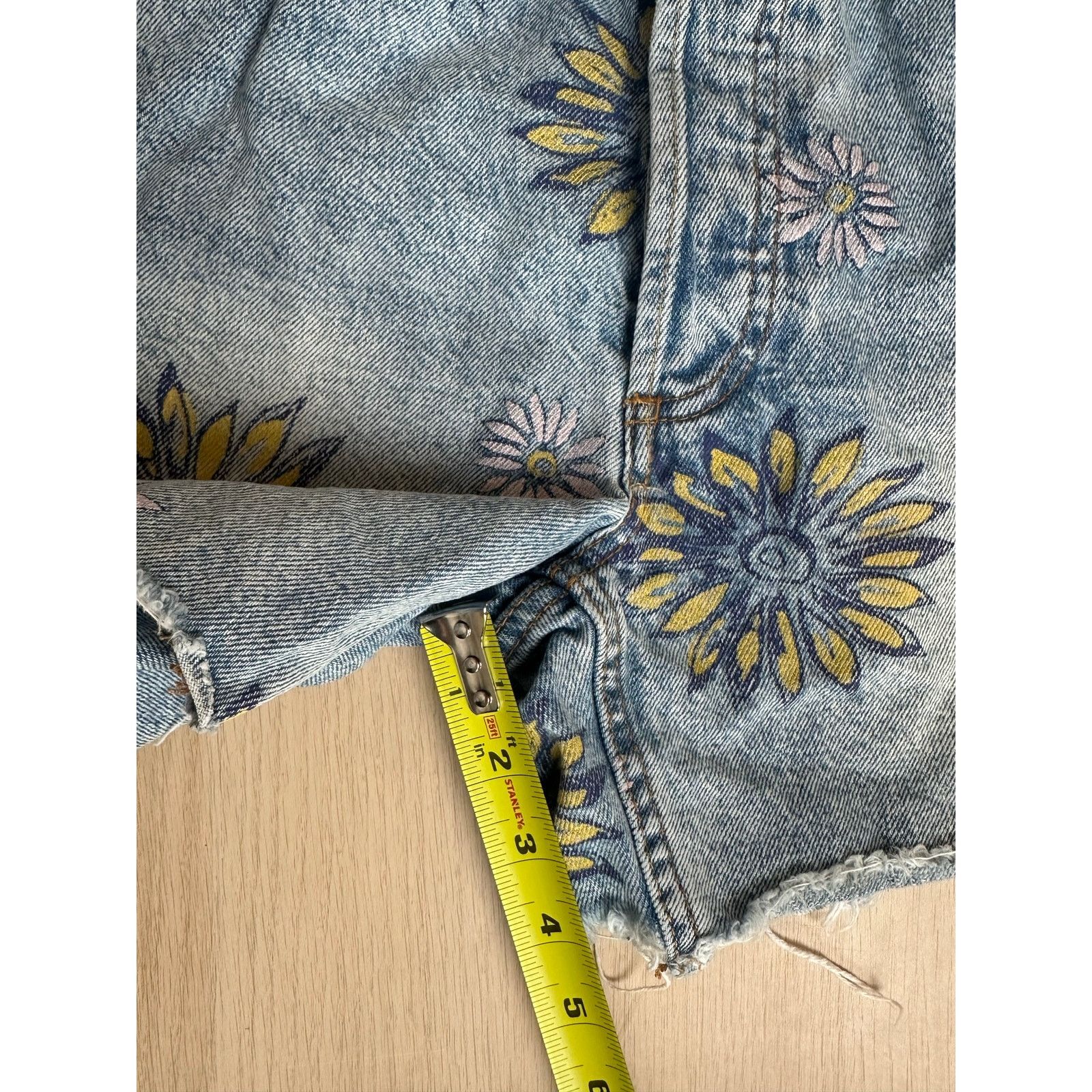 Free People Free People Denim Shorts with Floral Pattern - Size 25 Size 25" / US 0 / IT 36 - 7 Thumbnail