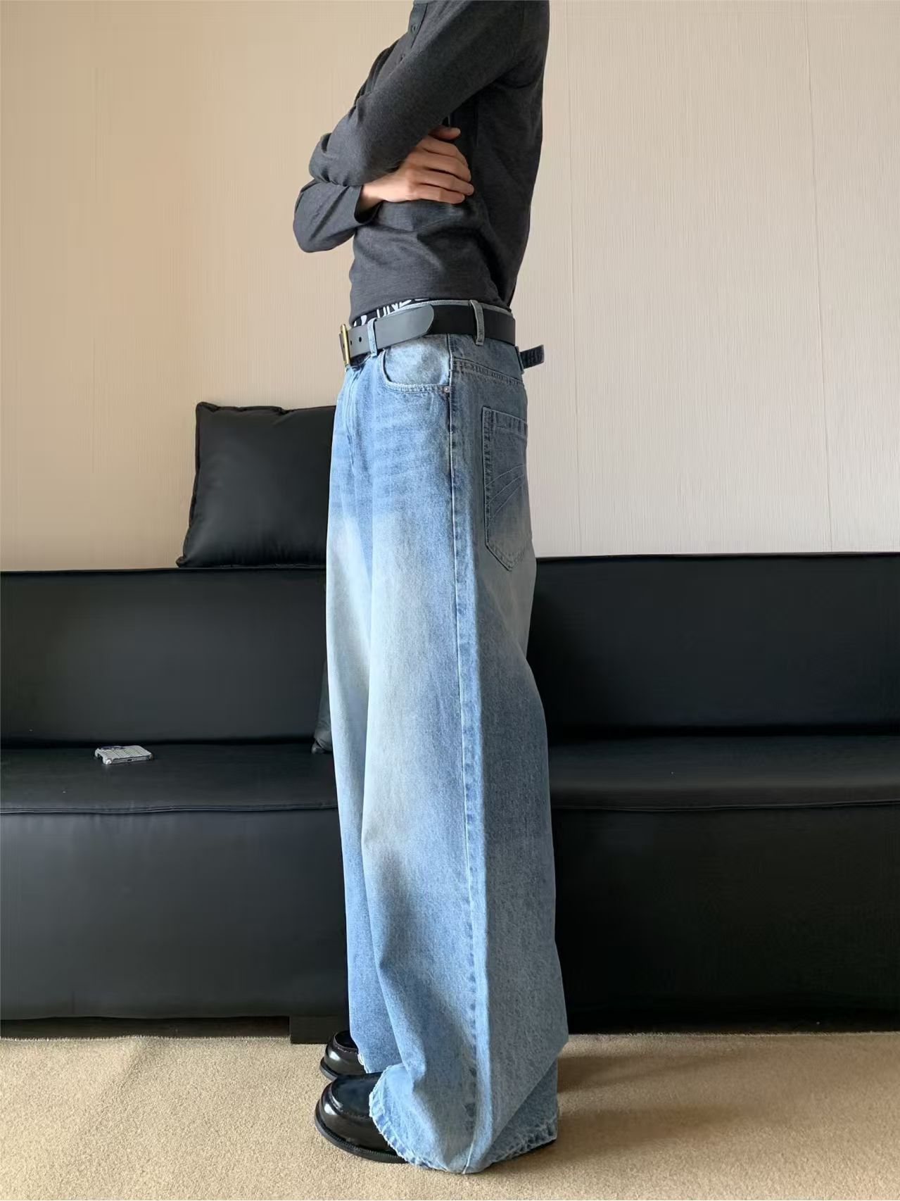 Japanese Brand Blue washed vintage loose straight leg jeans Size US 32 / EU 48 - 2 Thumbnail