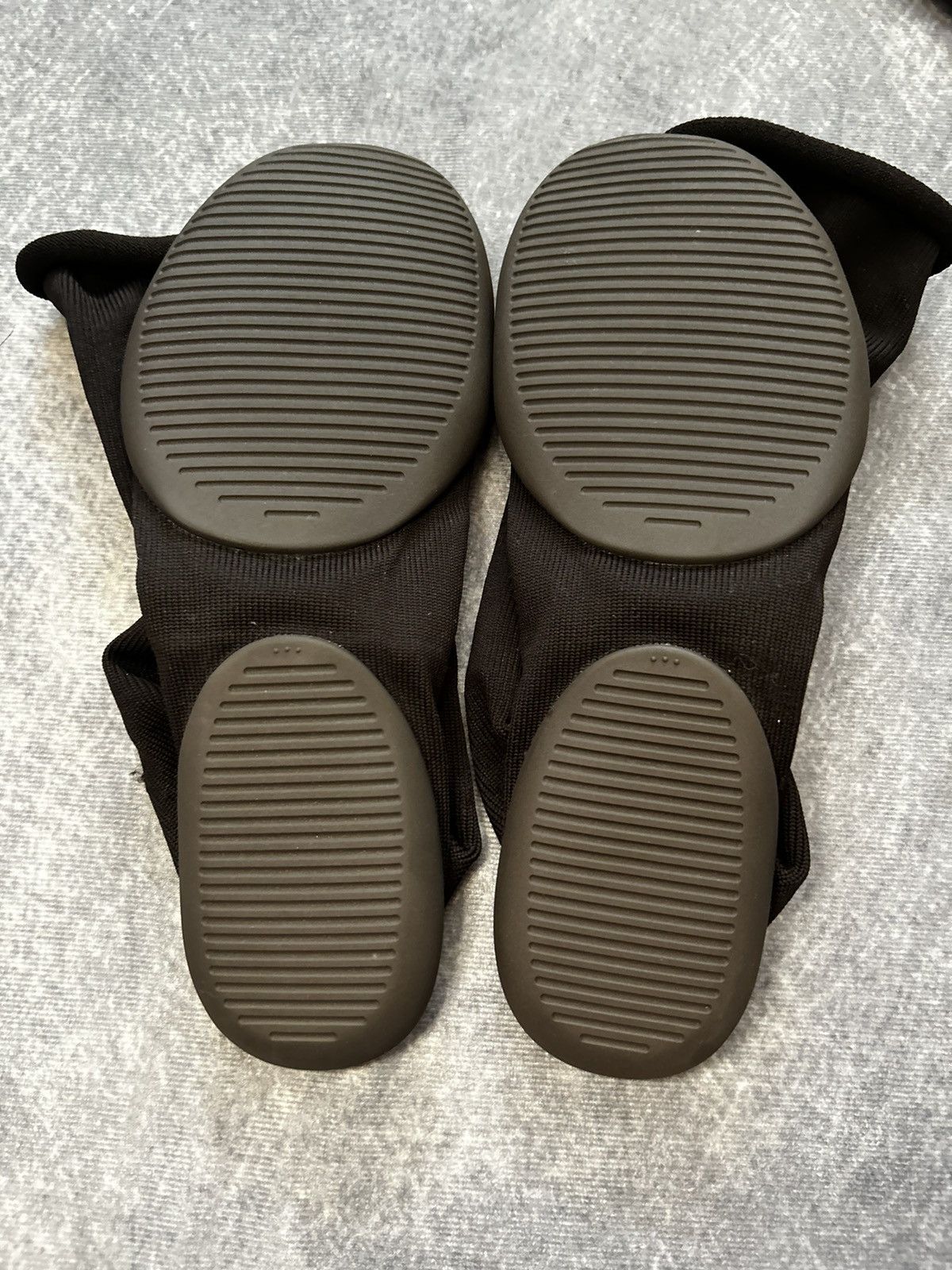Kanye West × Yeezy Yeezy Pods Brand new Size US 12 / EU 45 - 2 Thumbnail