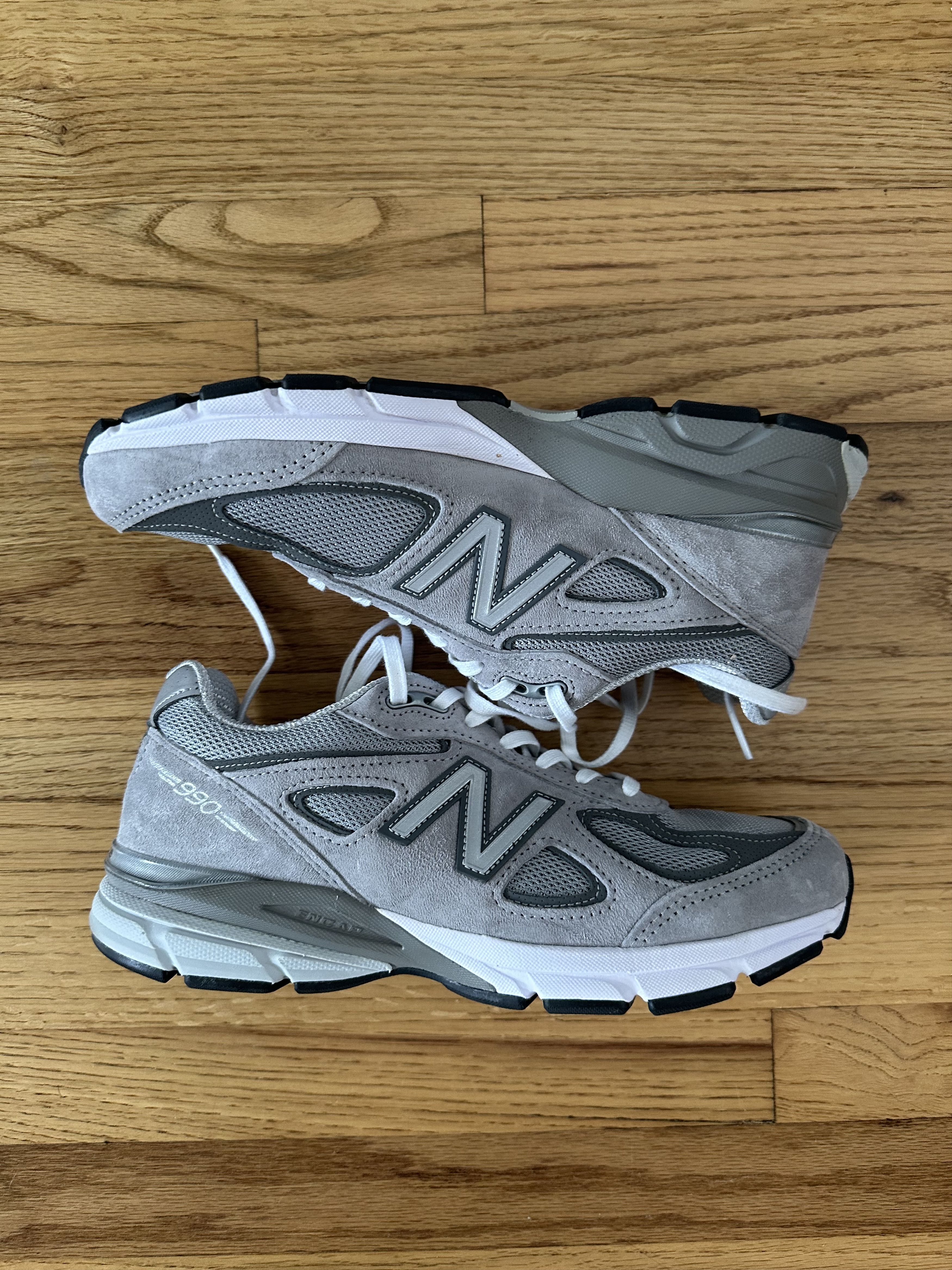 New Balance 990 V4 Size US 8 / EU 41 - 1 Thumbnail