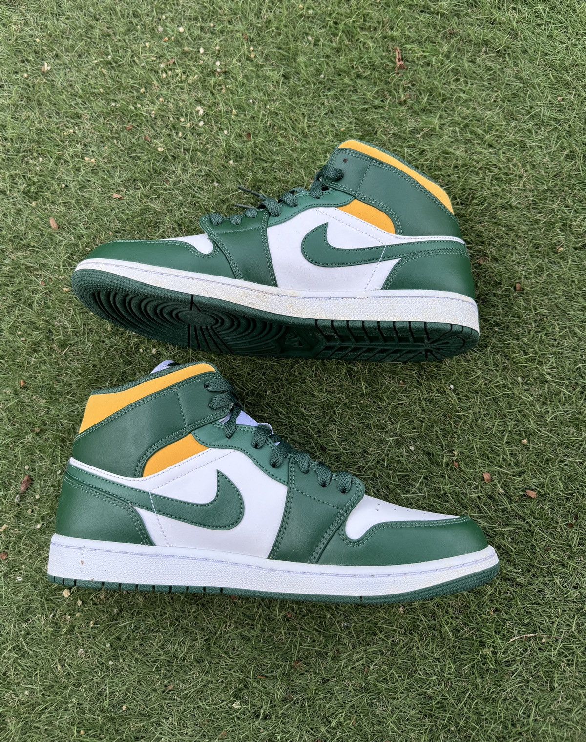 Nike NIKE AIR JORDAN 1 MID SONIC NOBLE GREEN SNEAKERS Size US 10 / EU 43 - 4 Thumbnail