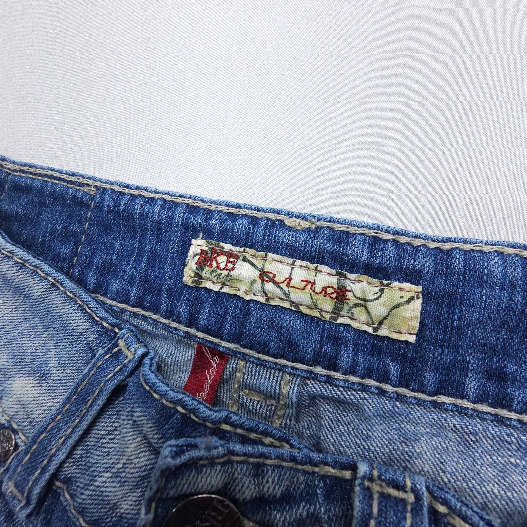 Vintage Buckle BKE Culture Capri Jeans Blue Distressed Low Rise 28 Regular Women Jeans Capris 5-Pocket Denim Capris Size 28" / US 6 / IT 42 - 3 Thumbnail