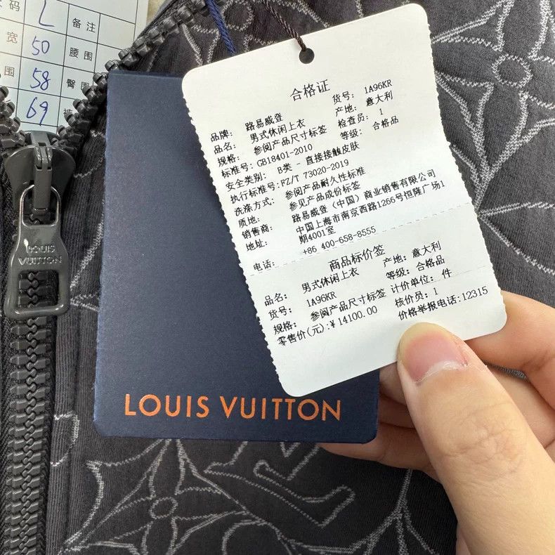Louis Vuitton Louis Vuitton Gray three-flower embossed cotton jacket Size US L / EU 52-54 / 3 - 5 Thumbnail