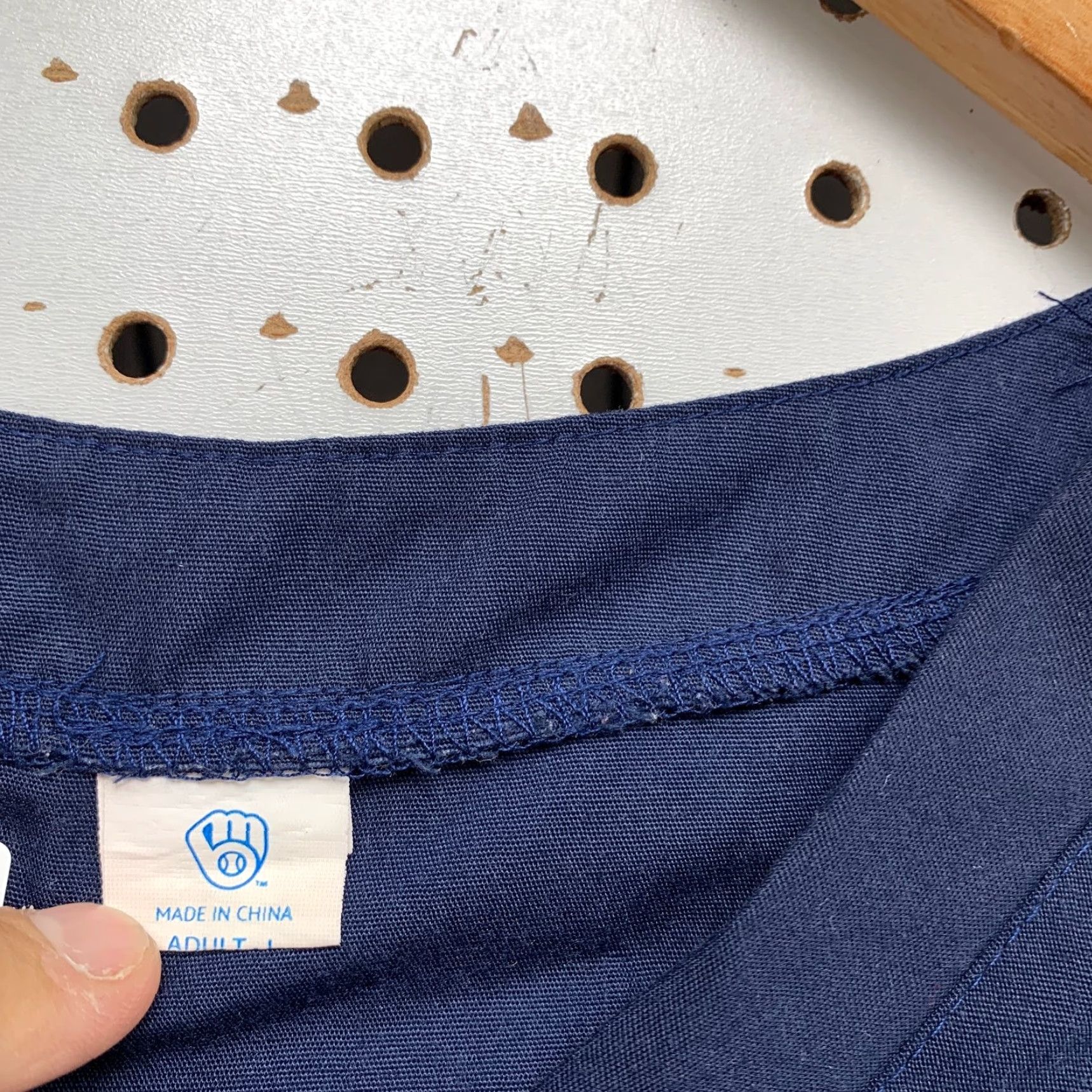 MLB VINTAGE Milwaukee Brewers Medical Scrubs Mens Large Navy Blue MLB Size US L / EU 52-54 / 3 - 3 Thumbnail