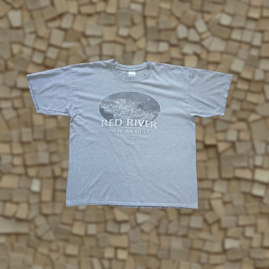 Gildan GILDAN T-SHIRT Men XL Gray Cotton 90s New Mexico VTG Y2K Red River Outdoor Crew Neck Short Sleeve All Seasons Logo Graphic Print Shirt Size US XL / EU 56 / 4 - 1 Thumbnail