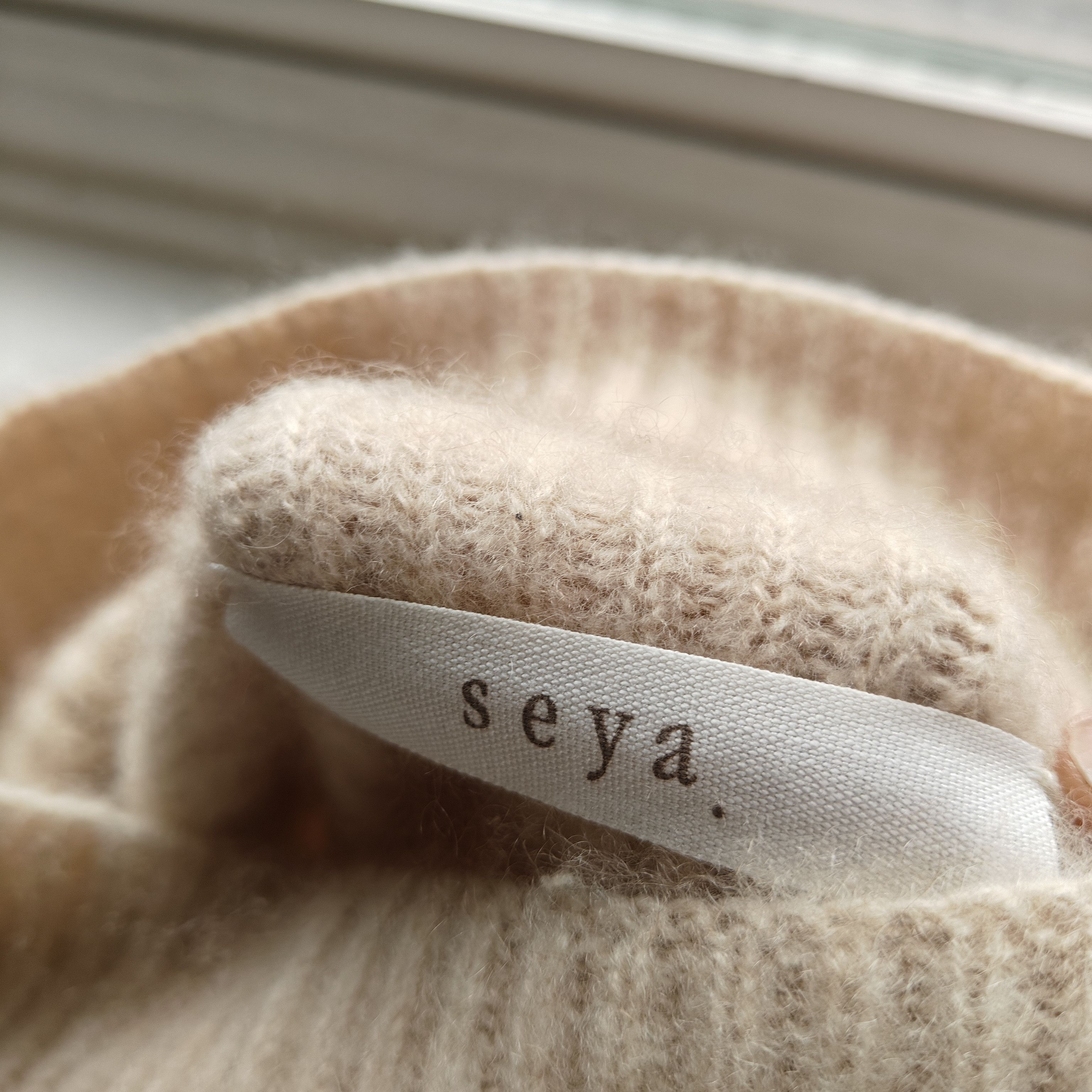 Seya NWOT Cashmere beige sweater size L made Japan $990 Size US L / EU 52-54 / 3 - 17 Thumbnail