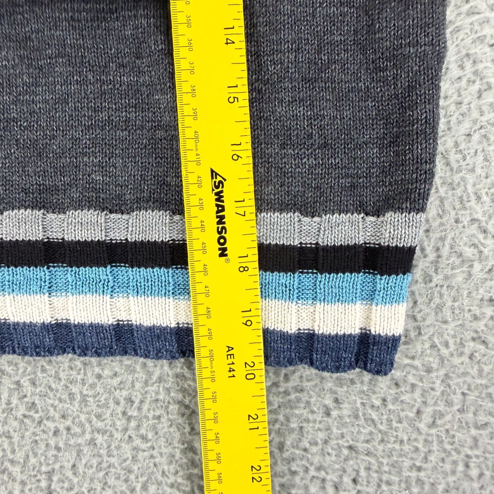 Disney VINTAGE Disney Winnie the Pooh Sweater Womens Medium Gray Knit Cropped Knit LS Size M / US 6-8 / IT 42-44 - 7 Thumbnail