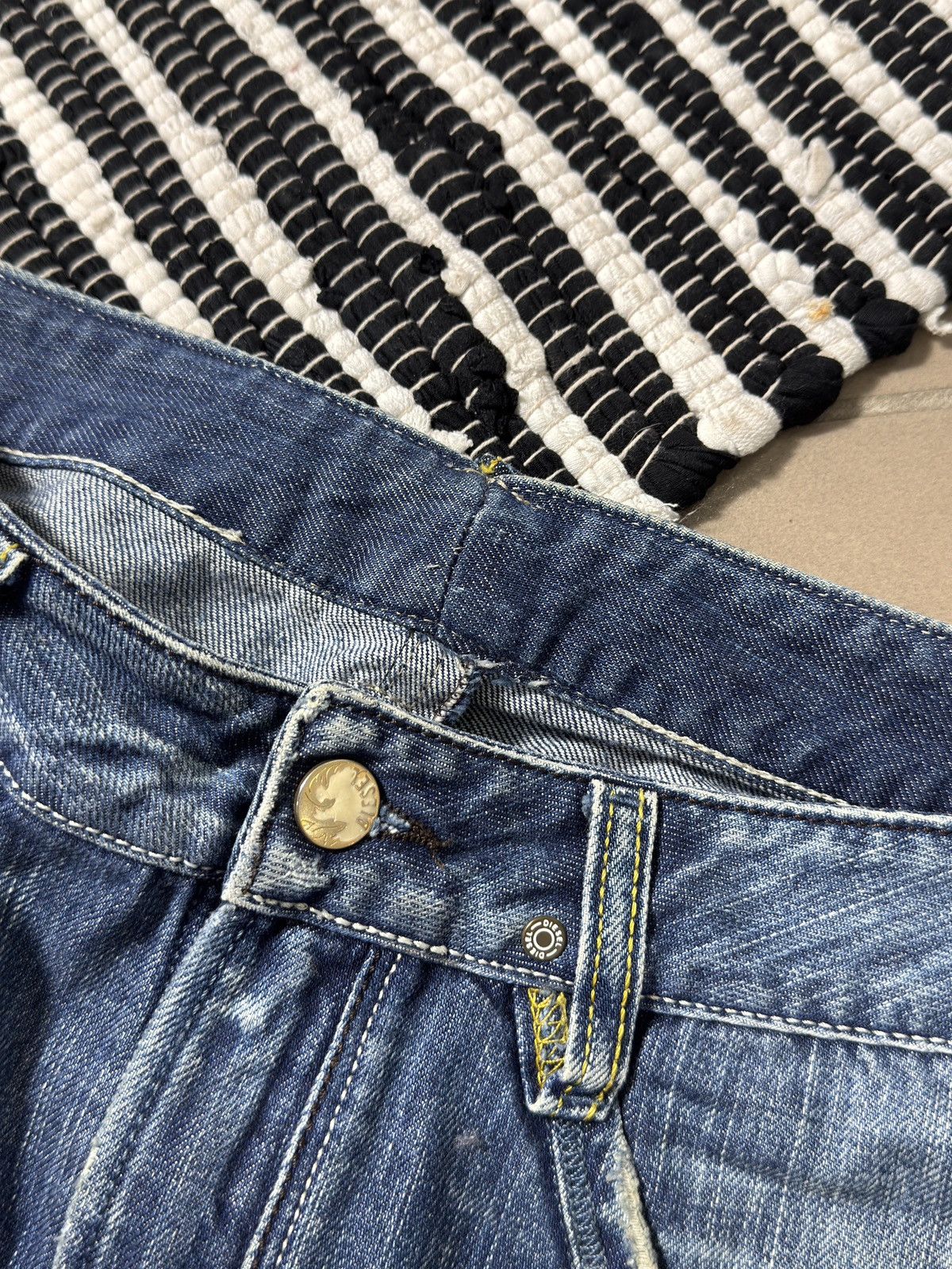 Diesel VINTAGE DIESEL 2000s DENIM MINI SKIRT Size 28" / US 6 / IT 42 - 10 Thumbnail