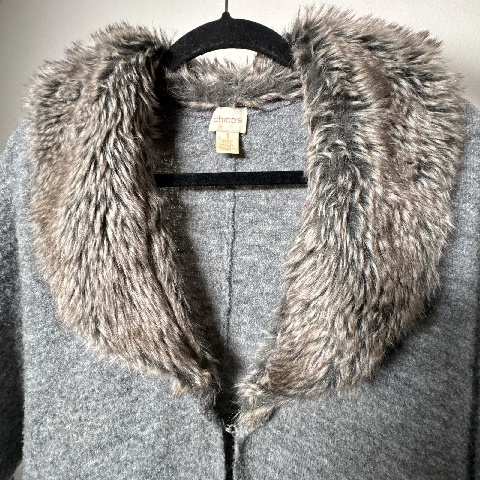 Chicos Chico’s Lillian Faux Fur Collar Cardigan Sweater Gray Wool Size M / US 6-8 / IT 42-44 - 2 Thumbnail