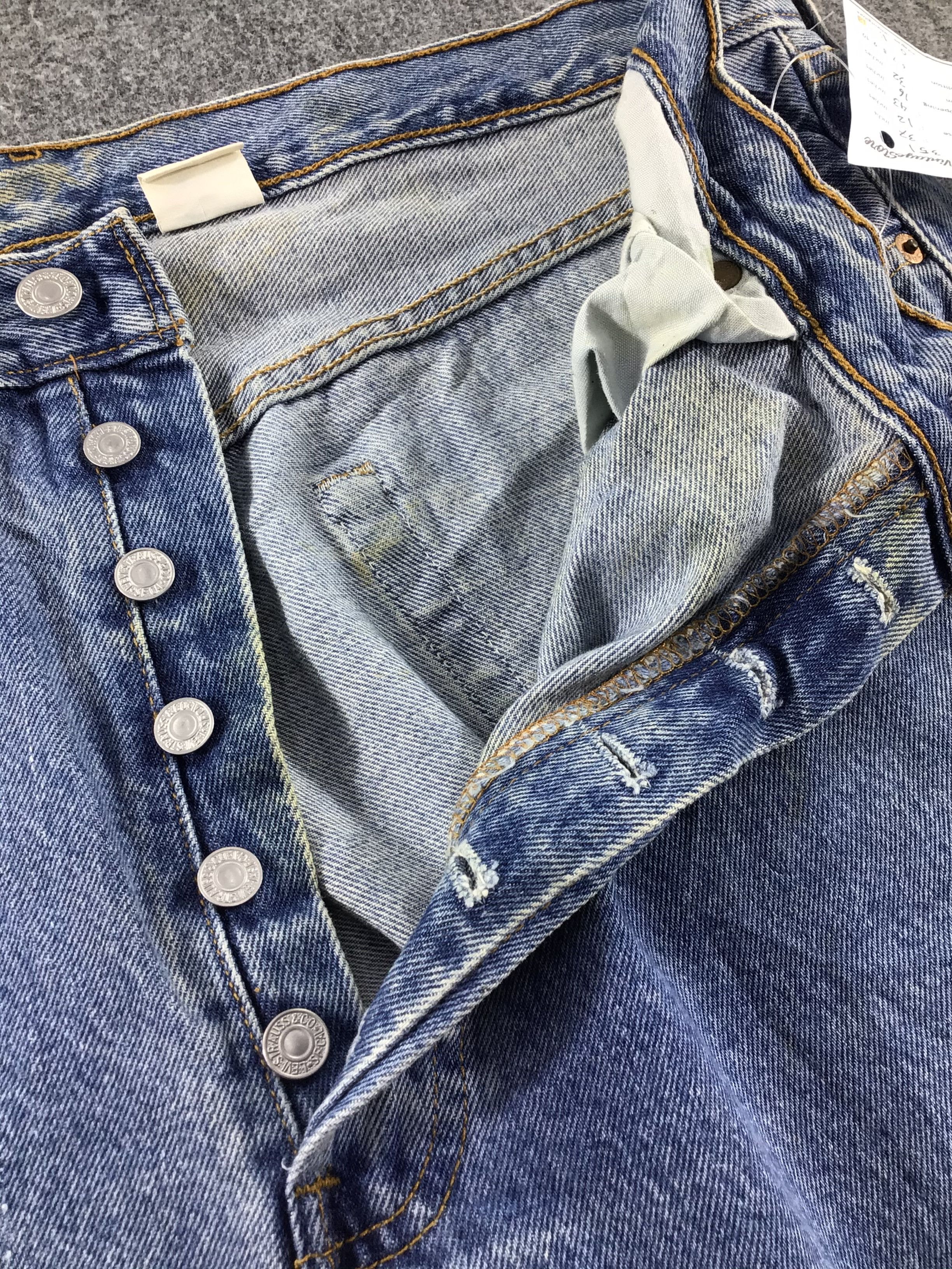 Levi's Vintage Levis 501 Jeans Faded Blue Denim -J351 Size US 37 - 7 Thumbnail