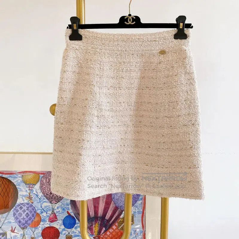 Chanel Chanel Classic A-Line Skirt in Light Pink . Size 23" - 1 Thumbnail