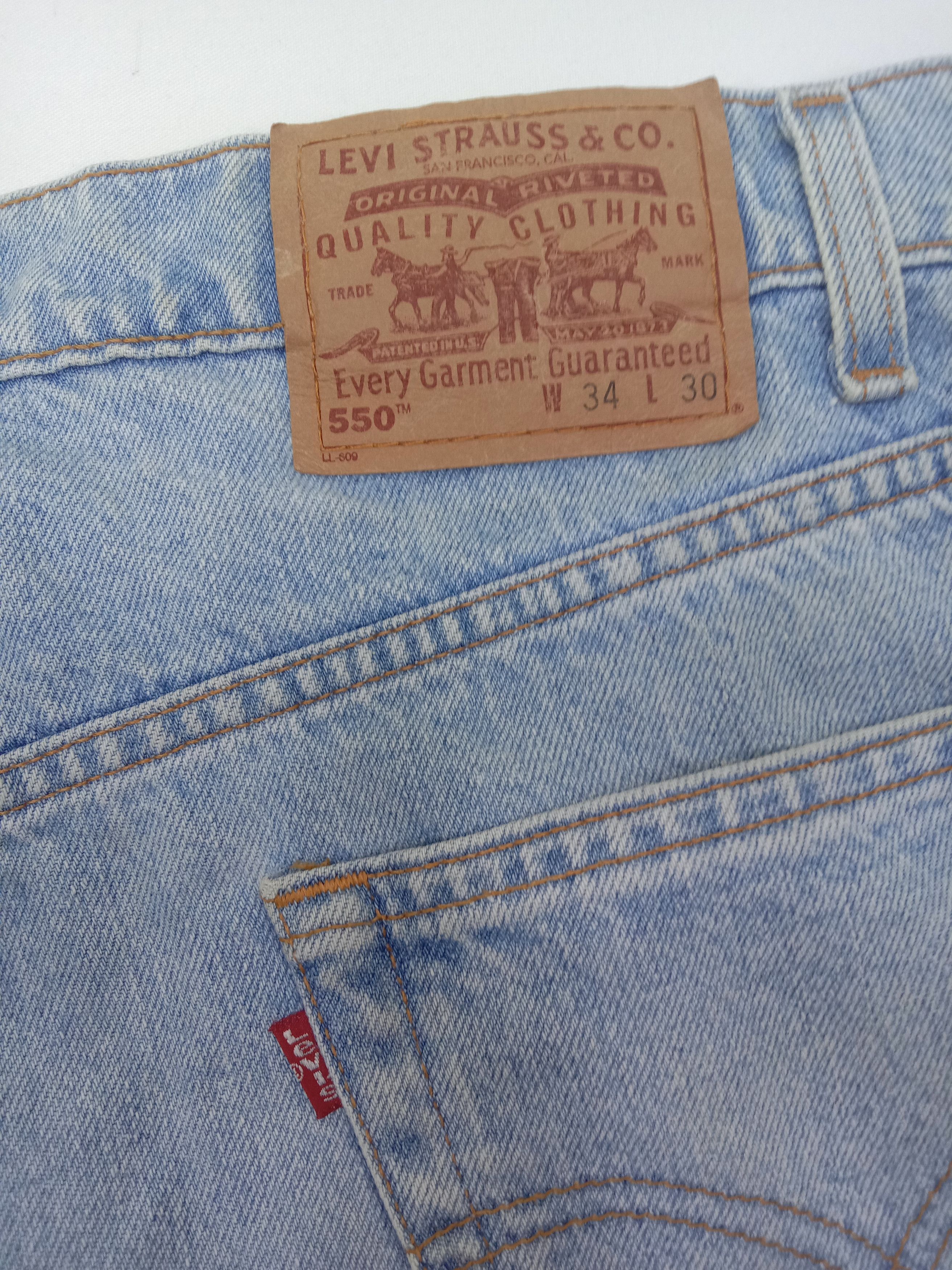 Levi's Vintage 90s Levi's 550 Jeans Relaxed Fit Light Wash Denim Size US 33 - 14 Thumbnail