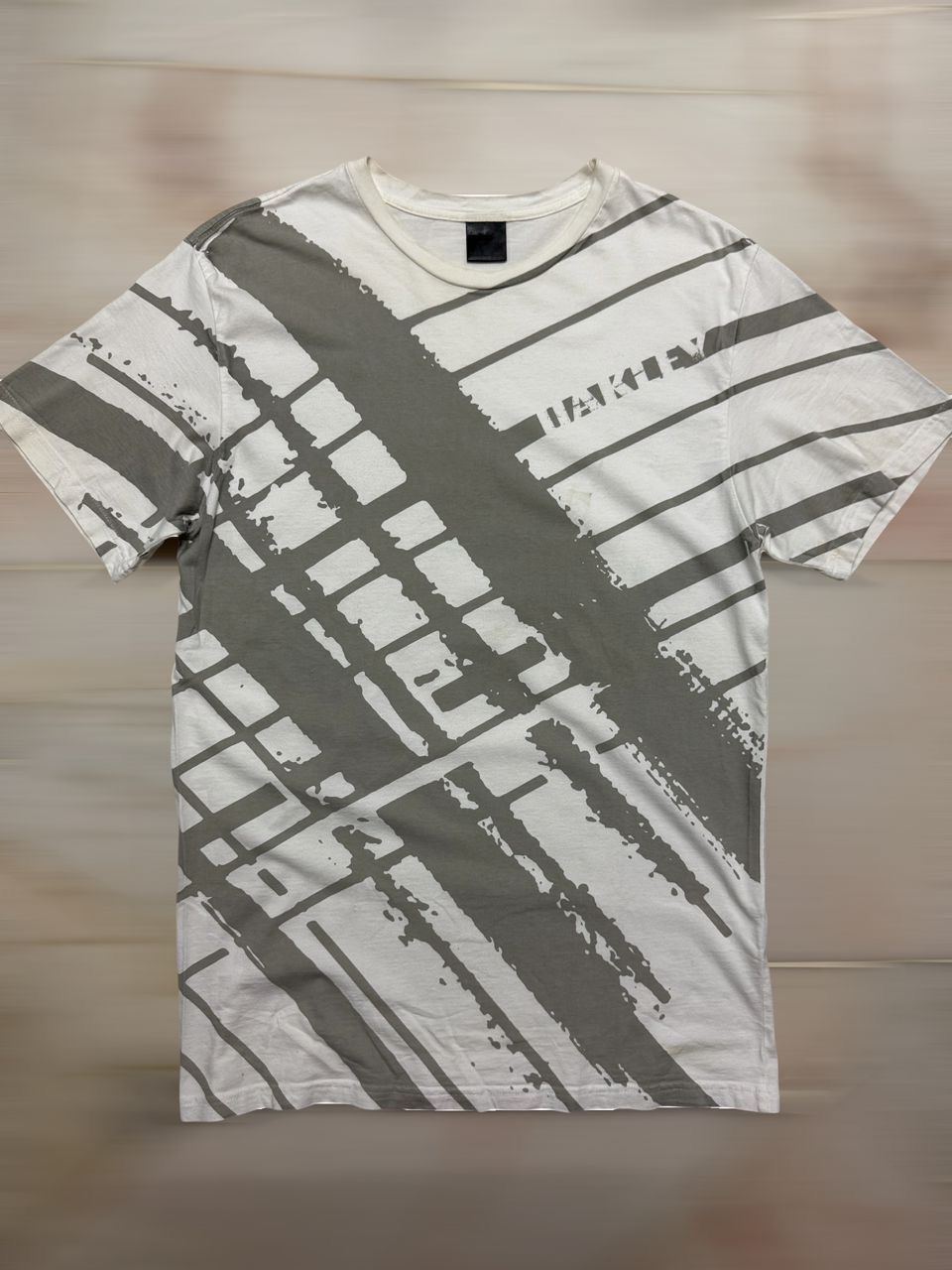 Oakley 2010s OAKLEY MOTIVE BLOCK PRINT WHITE TSHIRT Size US S / EU 44-46 / 1 - 1 Thumbnail