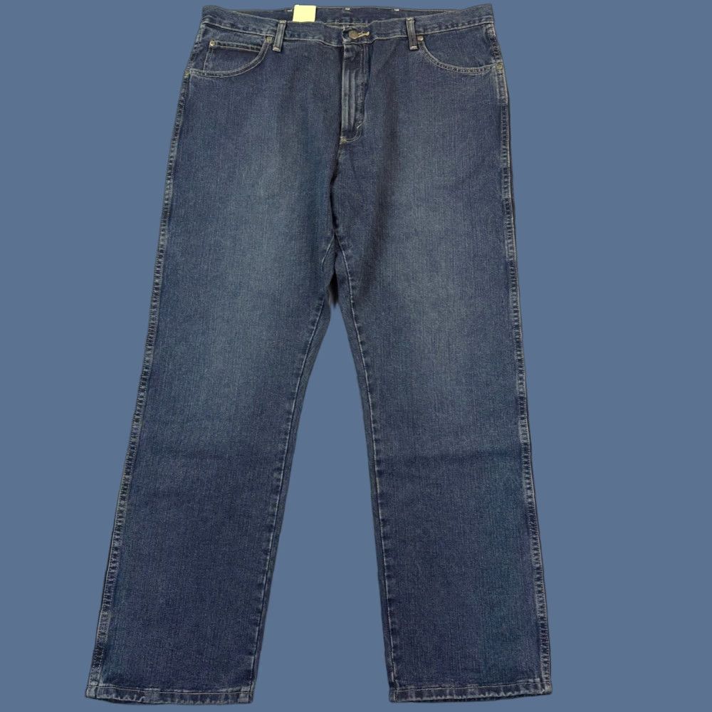 Wrangler Wrangler Rugged Wear Jeans Mens 38x32 Dark Wash Denim Straight Relaxed NWT Jeans Men Blue 5-Pocket Wrangler Rugged Wear USA Cowboy Retro NWT Size US 38 / EU 54 - 1 Thumbnail