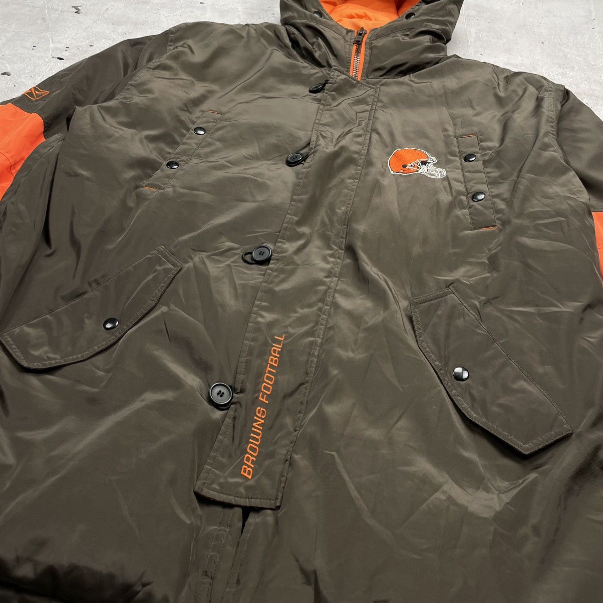 NHL × Vintage Vintage Reebok 90s Cleveland Football Quilted Hooded Jacket Size US XL / EU 56 / 4 - 4 Thumbnail