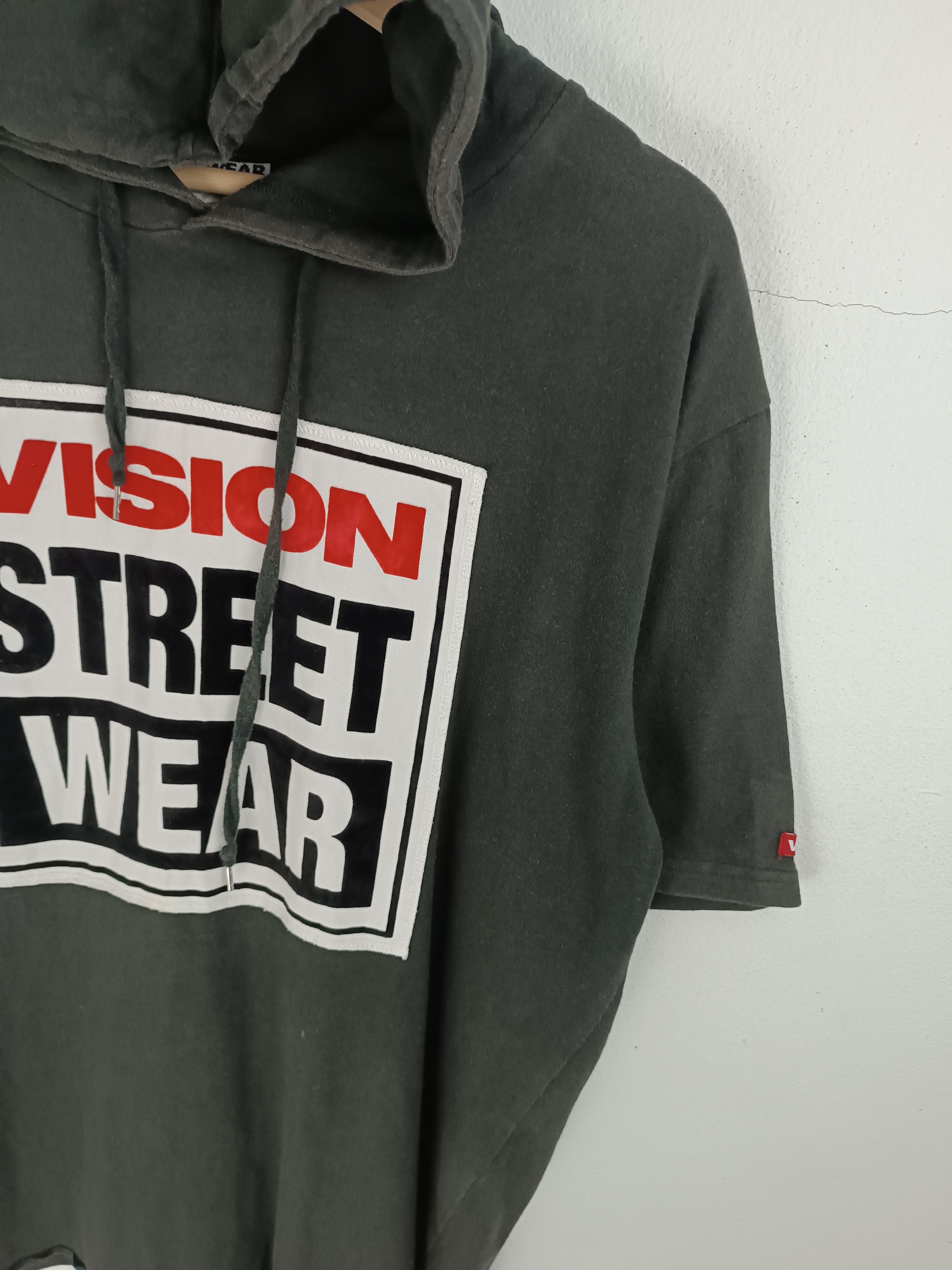 Vintage VINTAGE Y2K VISION STREETWEAR SHORT HOODIES VERY RARE Size US L / EU 52-54 / 3 - 9 Thumbnail