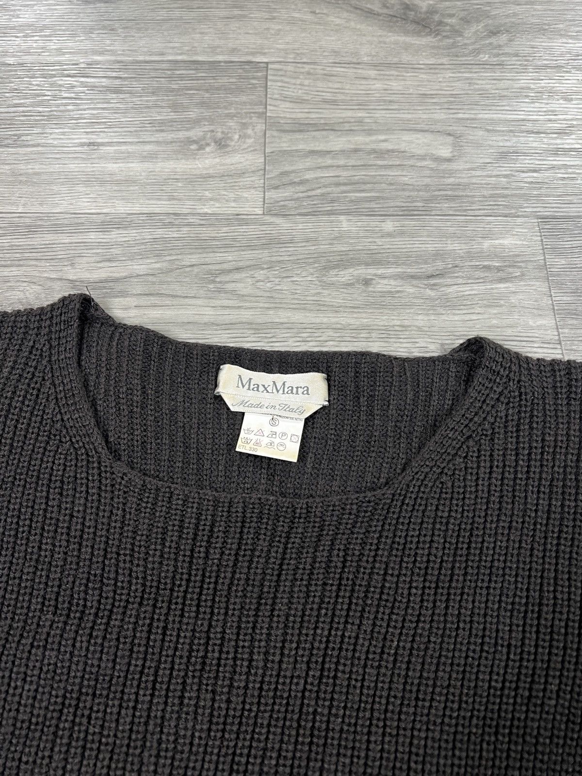 Max Mara Max Mara black wool knit top cropped sweater Italy size s Size S / US 4 / IT 40 - 8 Thumbnail