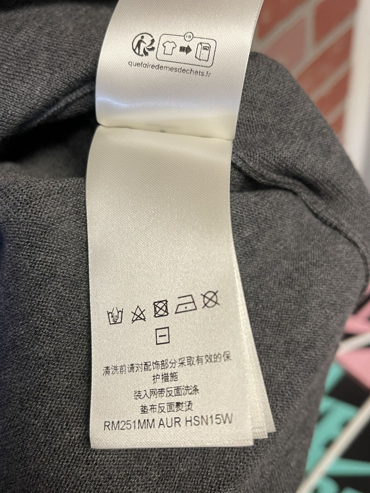 Louis Vuitton Size S - Louis Vuitton Embellished Short-Sleeved Crewneck Size US S / EU 44-46 / 1 - 10 Thumbnail