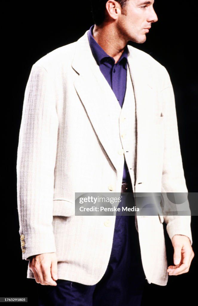 Emporio Armani S/S 1994 Emporio Armani Jacket 90s Vintage Linen Blazer Puck Size 48R - 2 Thumbnail