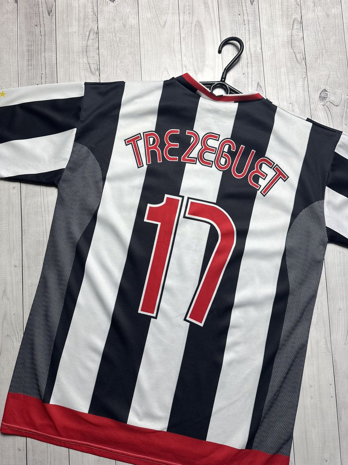 Vintage Vintage Juventus soccer jersey 17 Trezeguet size M rare Size US M / EU 48-50 / 2 - 3 Thumbnail