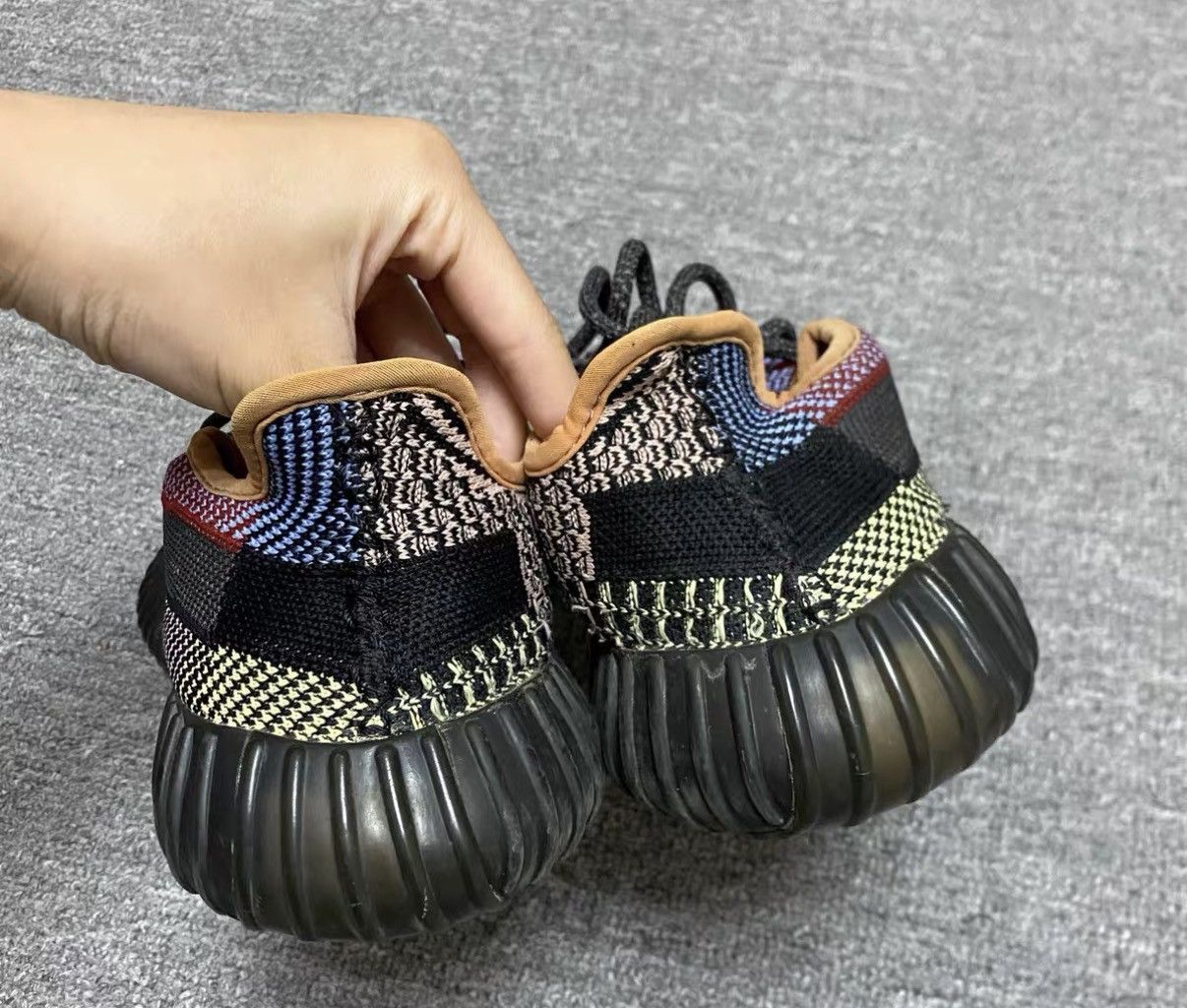 Yeezy YEEZY 350 V2 Black & Red Block Running Shoes J16 Size US 6.5 / EU 39-40 - 3 Thumbnail