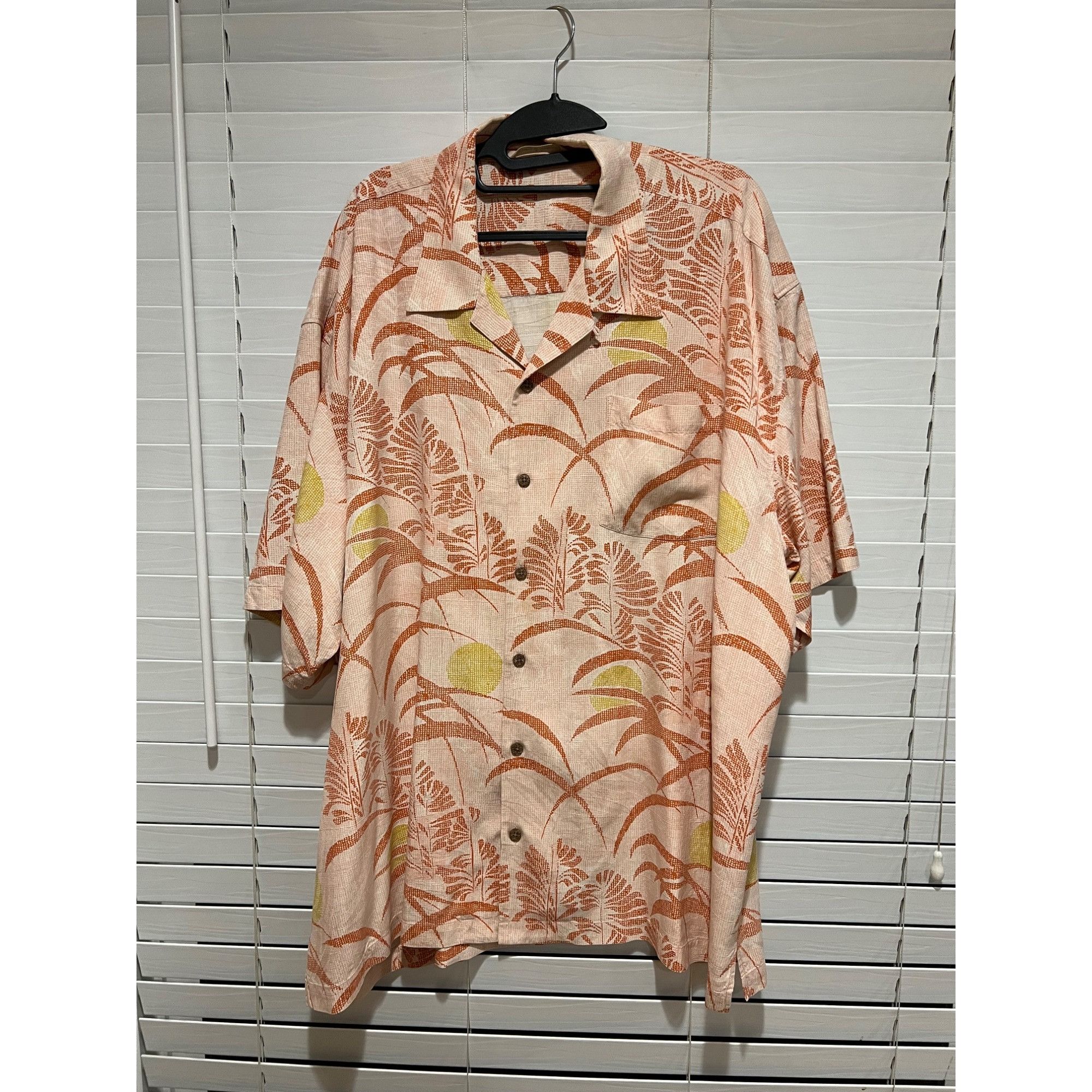 Tommy Bahama Tommy Bahama 100% Silk Floral Short Sleeve Button Up Shirt - Size US L / EU 52-54 / 3 - 1 Thumbnail