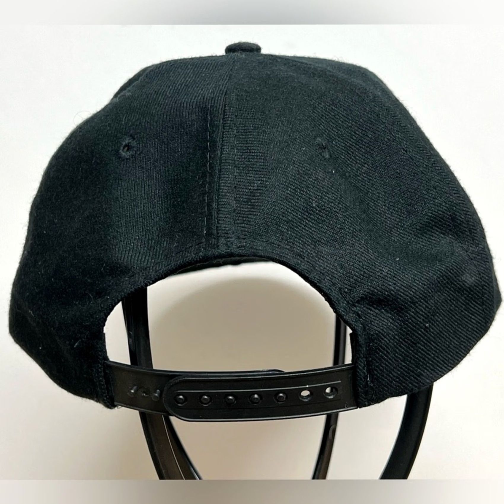 NFL VINTAGE NFL Hat Black Embroidered Logo Secret Idenditee Sports NFL on Fox Hat Snapback Black Embroidered Logo Vintage Mens One Size Baseball Cap Size ONE SIZE - 4 Thumbnail