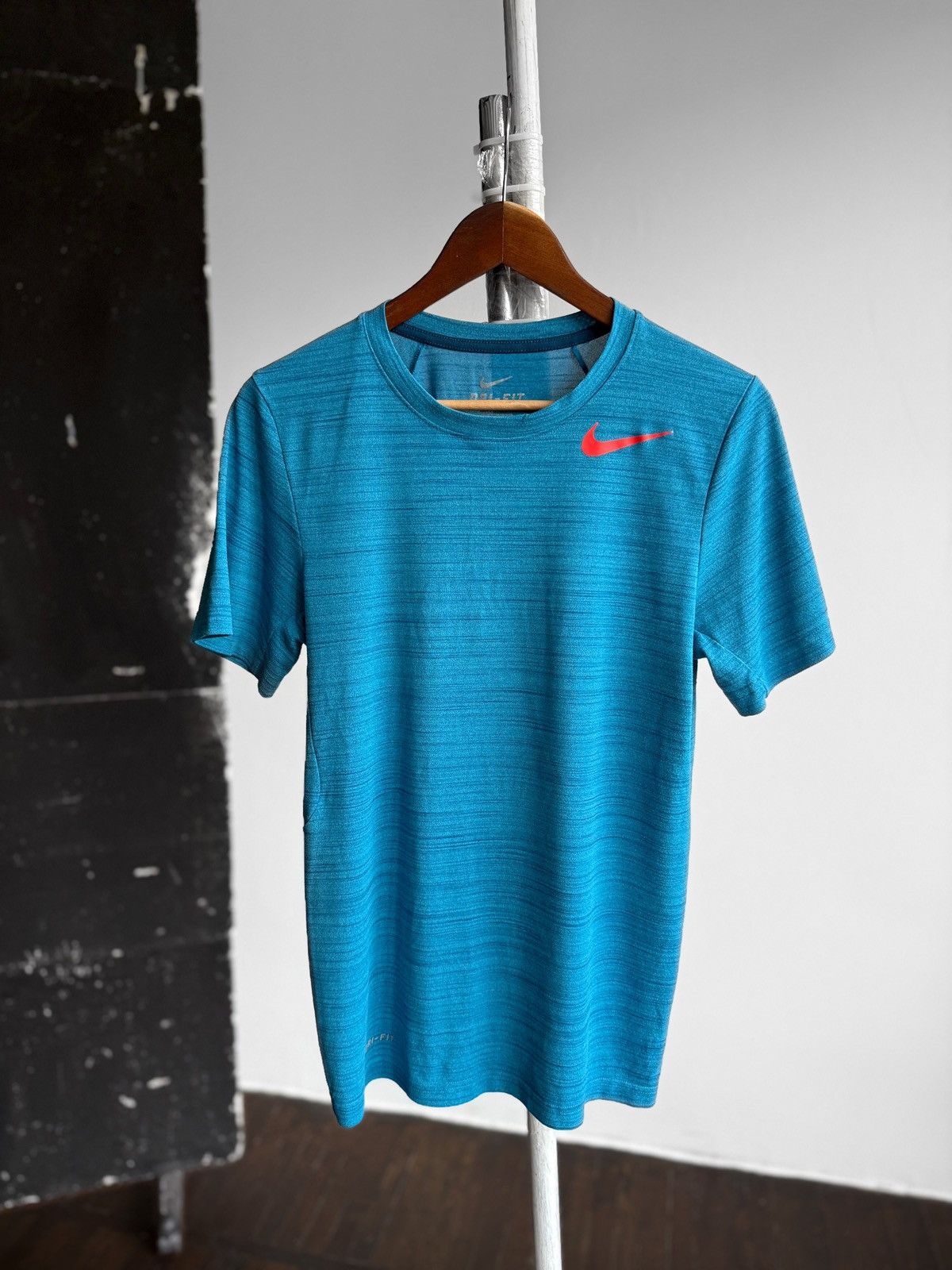 Nike Nike Mens Blue Dri-FIT Training Running T-Shirt Red Swoosh Size US S / EU 44-46 / 1 - 1 Thumbnail