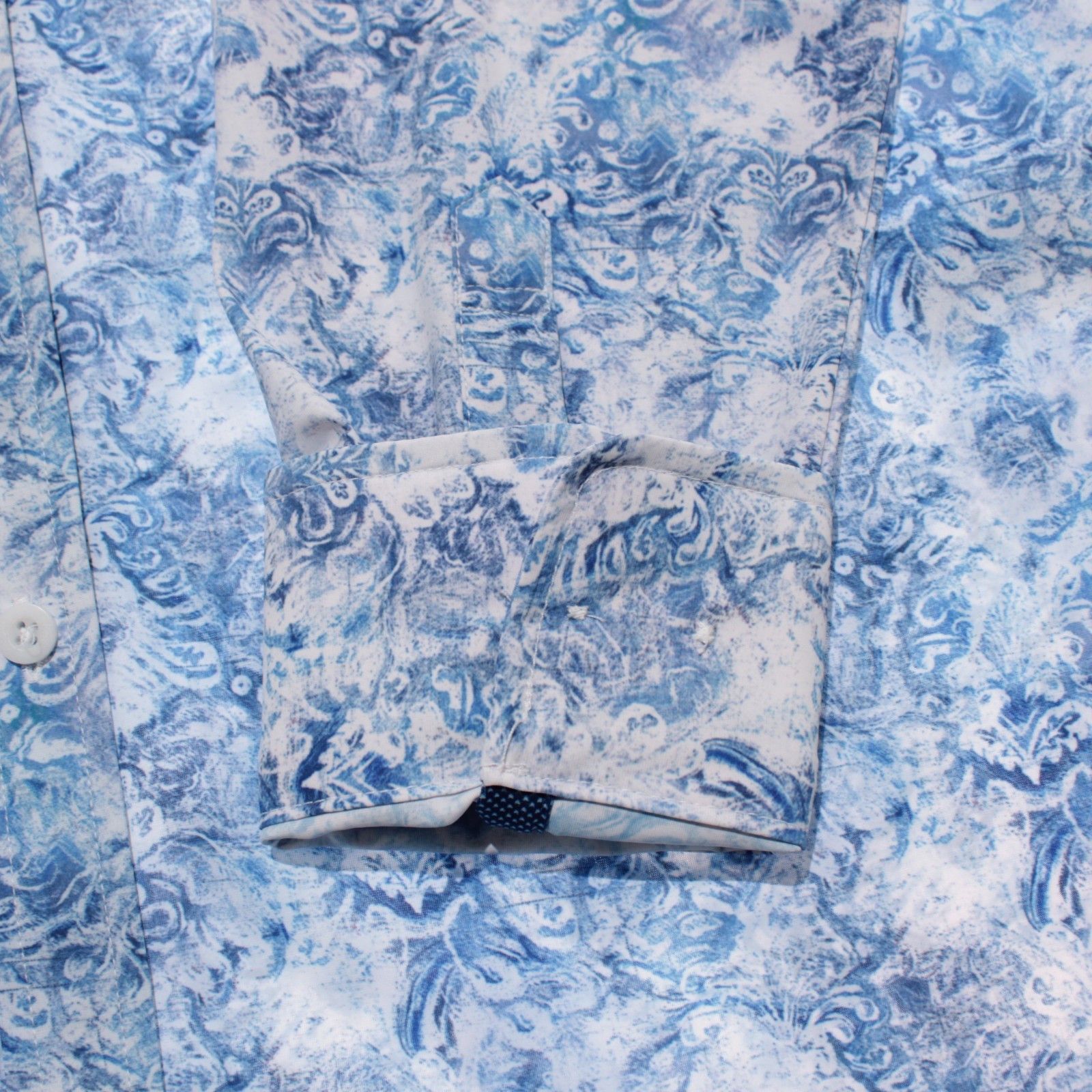 Robert Graham Robert Graham New with tags Shirt Size S US In Blue Size US S / EU 44-46 / 1 - 5 Thumbnail