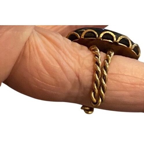 Other Vtg Gold-Tone Twisted Band Ring W/Blk Enamel Oval Face,White Size ONE SIZE - 6 Thumbnail