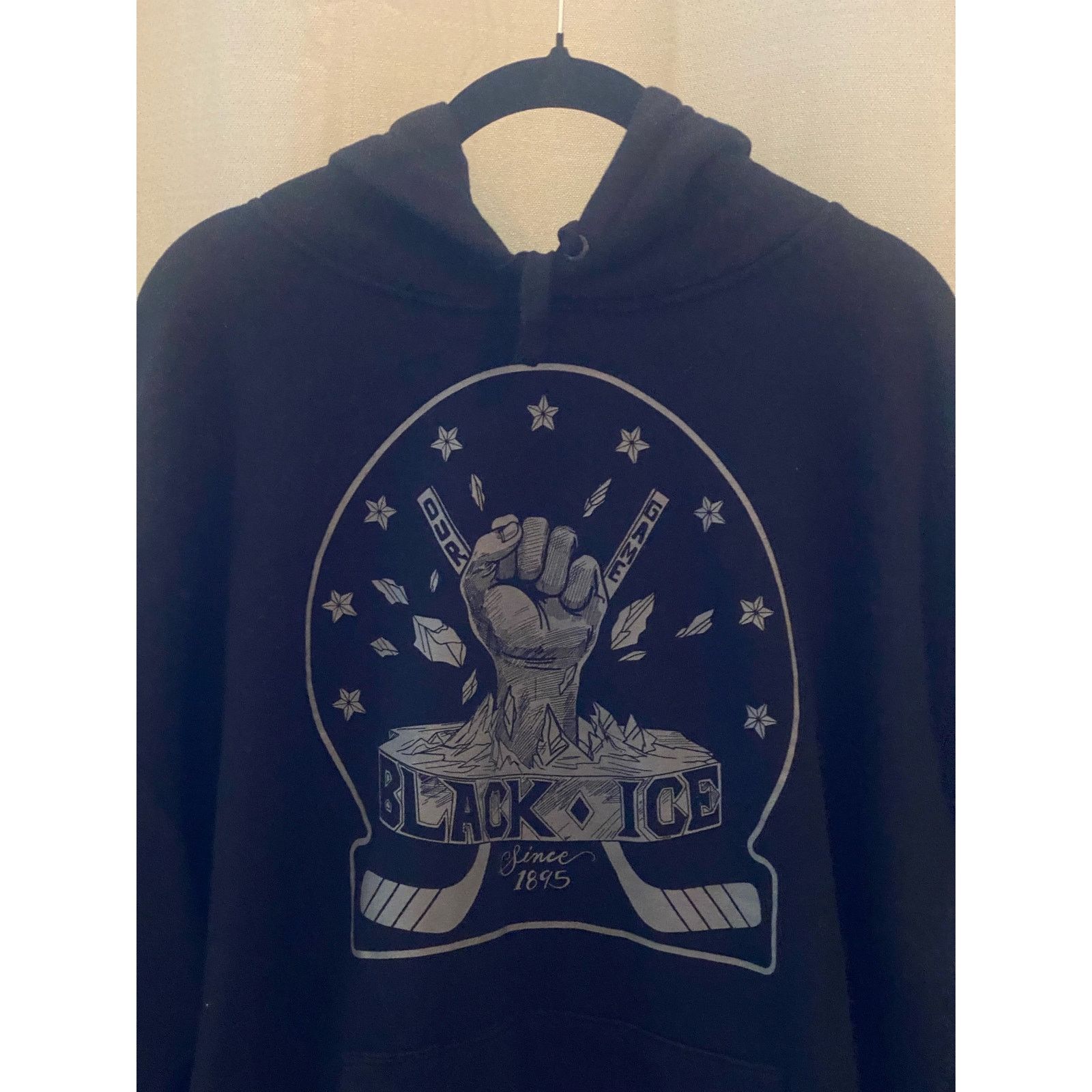 Roots Roots x Black ice Hoodie Gender Free m medium f large Size US M / EU 48-50 / 2 - 2 Thumbnail