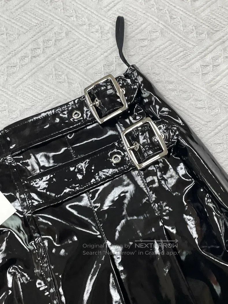 Gucci Gucci Black patent leather skirt Size 26" / US 2 / IT 38 - 2 Thumbnail