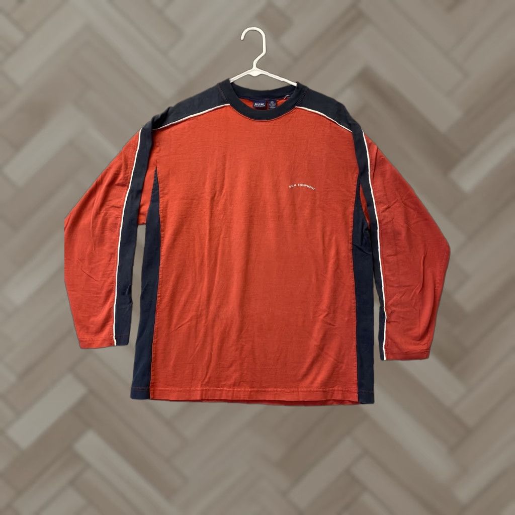 Vintage BUM Men's Long Sleeve Red Crew Neck Casual T-Shirt XL Outdoors 96-13 Size US XL / EU 56 / 4 - 1 Thumbnail